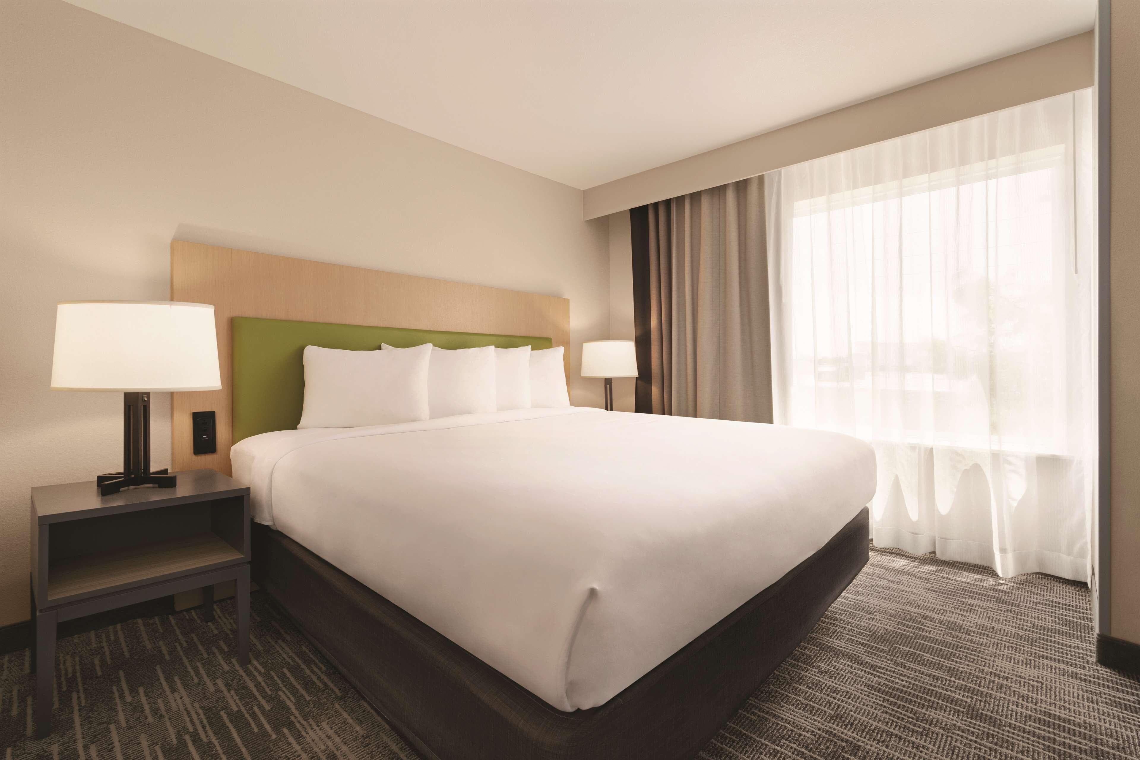 Country Inn & Suites by Radisson, Savannah Midtown, GA - Image 3