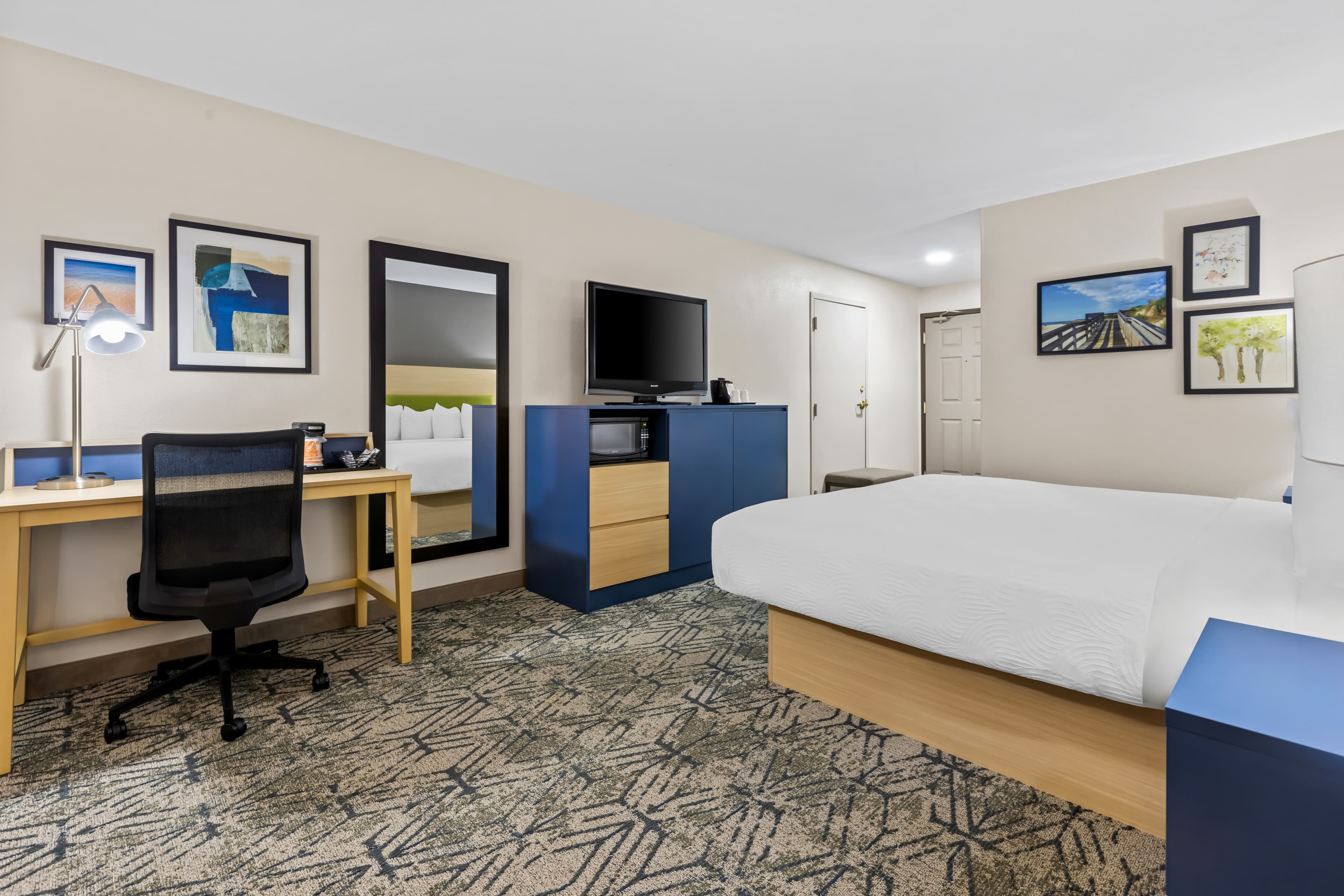 Country Inn & Suites by Radisson, Savannah I-95 North, GA - Image 2