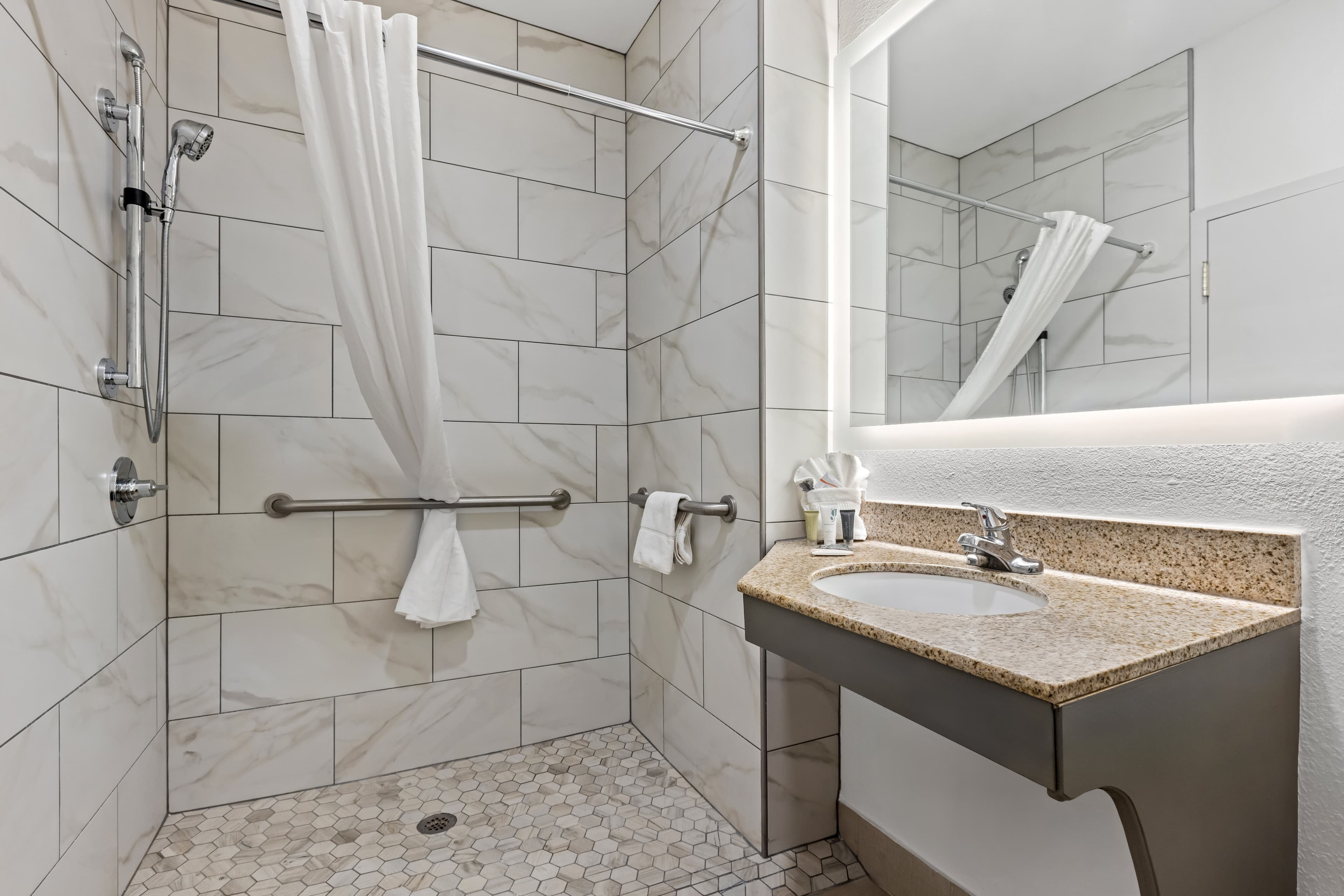 Country Inn & Suites by Radisson, Savannah I-95 North, GA — 14