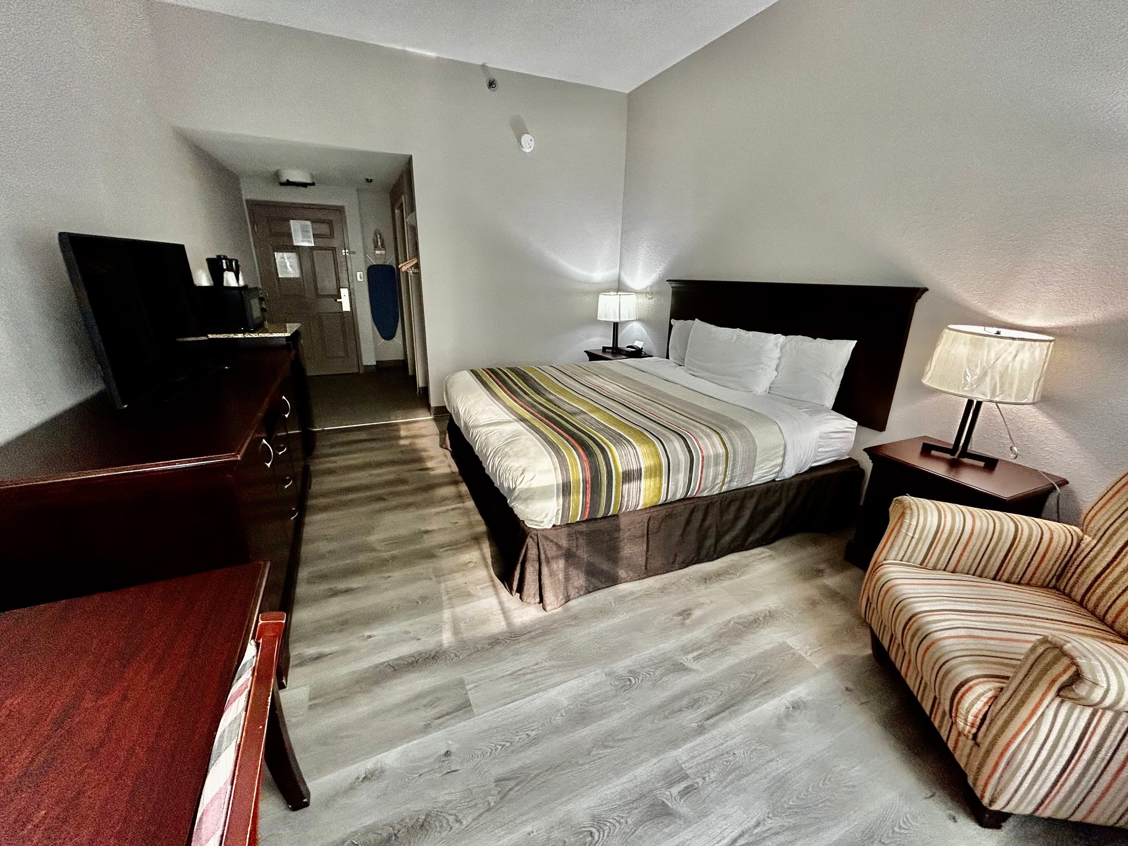 Country Inn & Suites by Radisson, Columbus, GA - Image 4