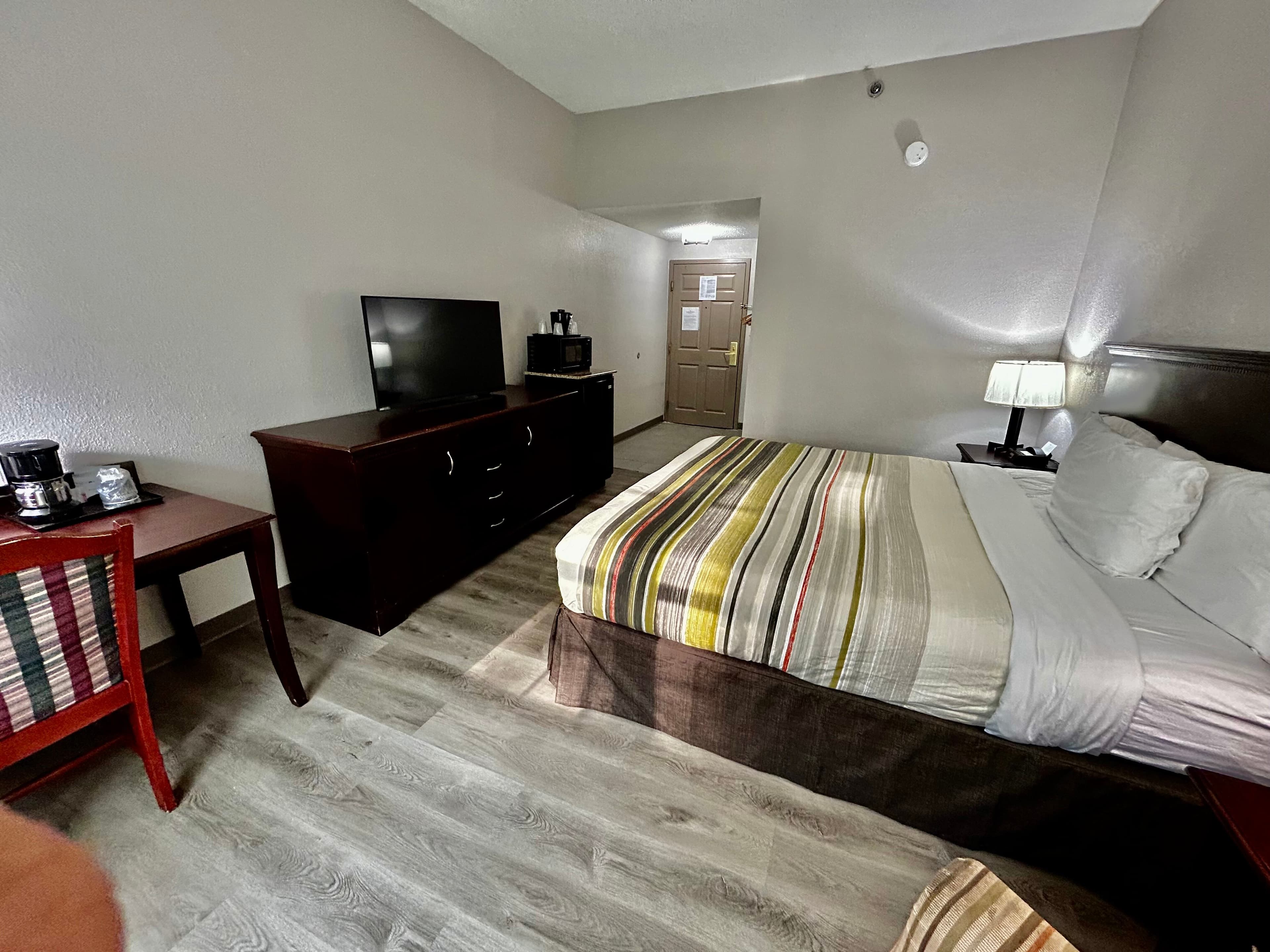 Country Inn & Suites by Radisson, Columbus, GA - Image 5