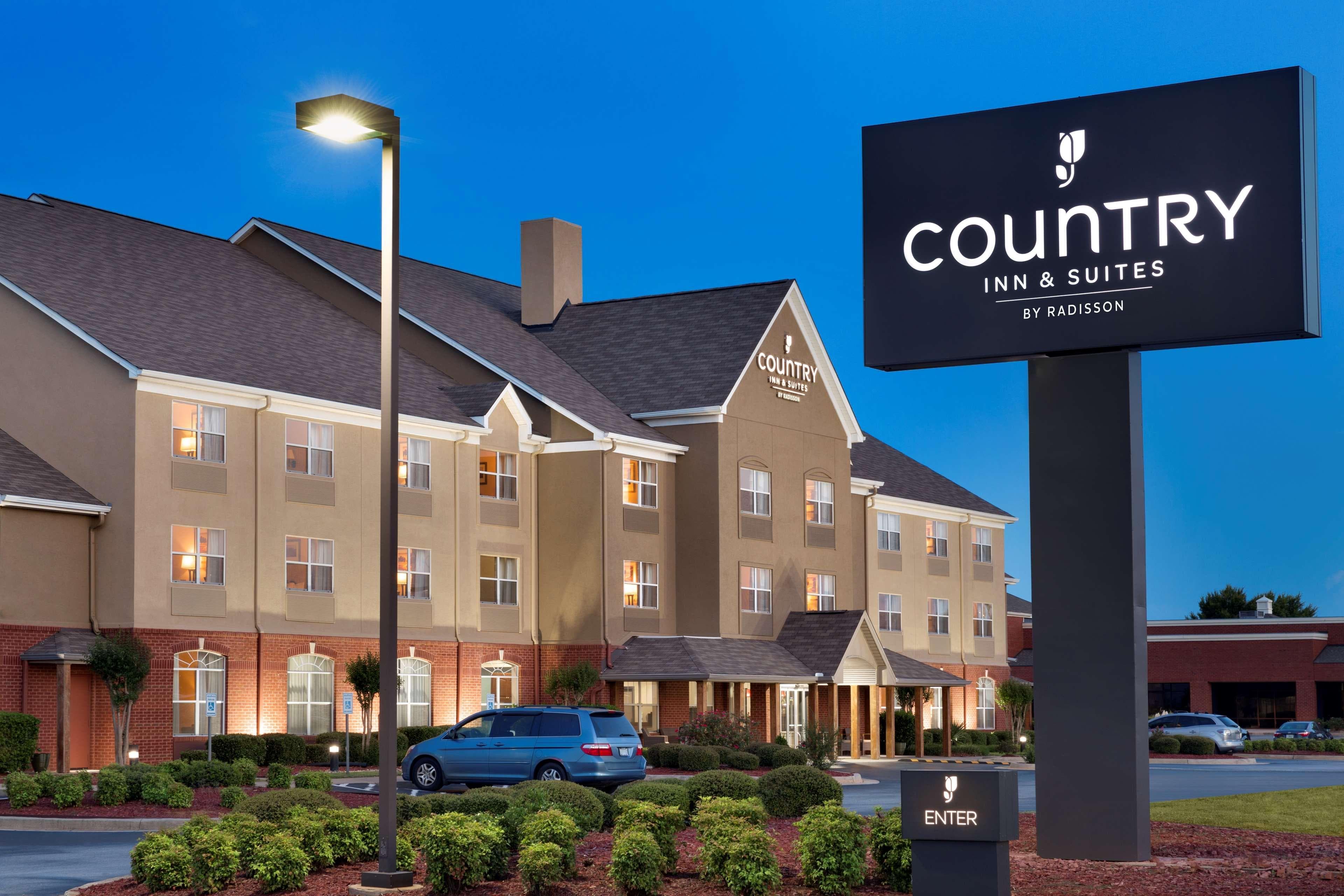 Country Inn & Suites by Radisson, Warner Robins, GA - Image 1