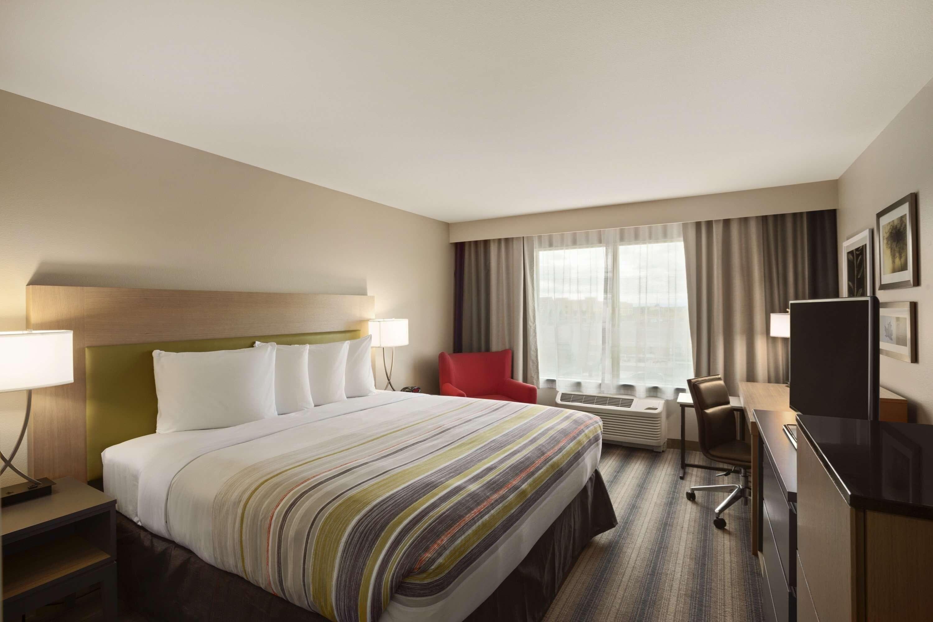Country Inn & Suites by Radisson, Warner Robins, GA - Image 2