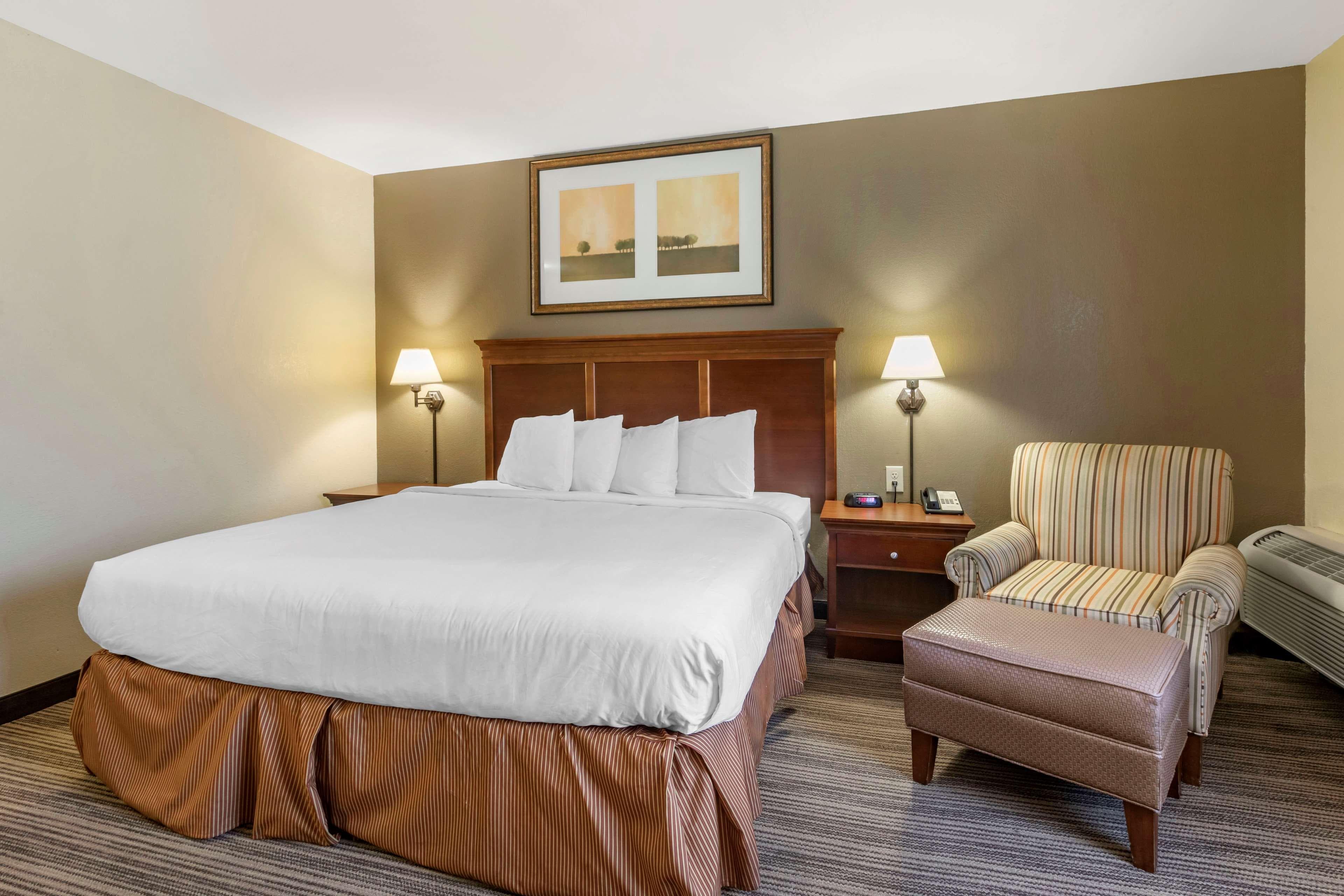 Country Inn & Suites by Radisson, Atlanta Downtown - Image 2