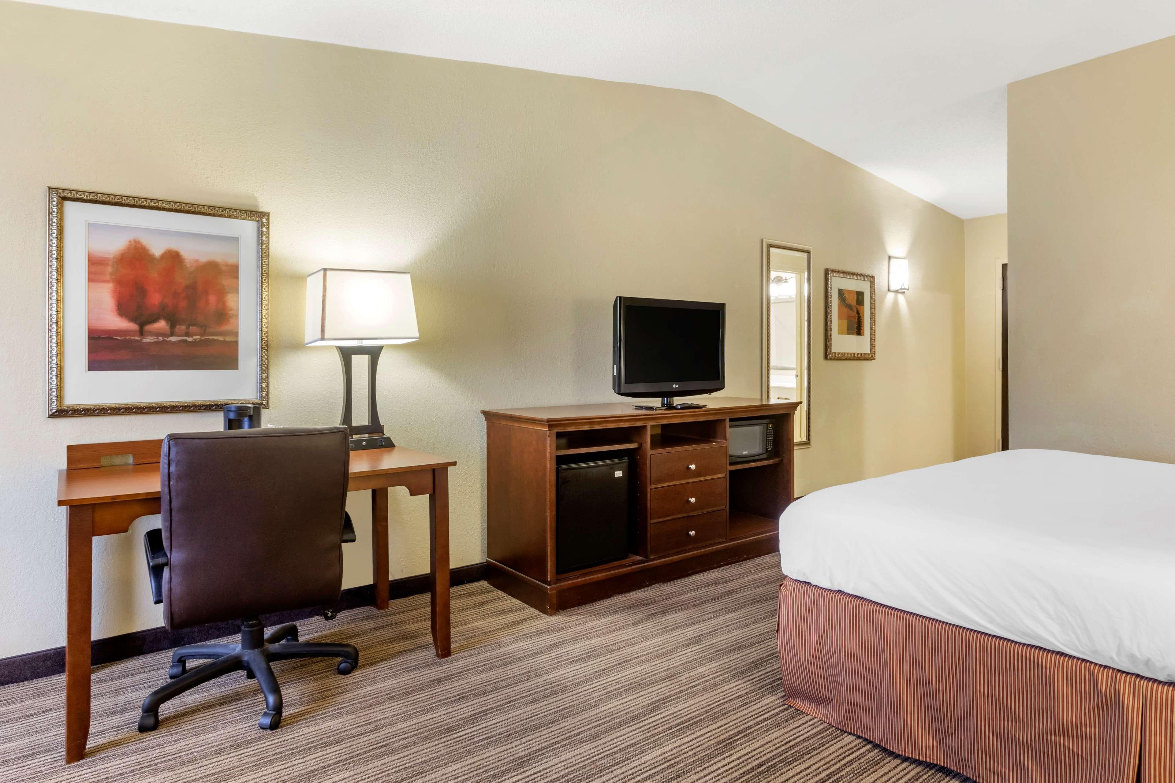 Country Inn & Suites by Radisson, Atlanta Downtown - Image 5