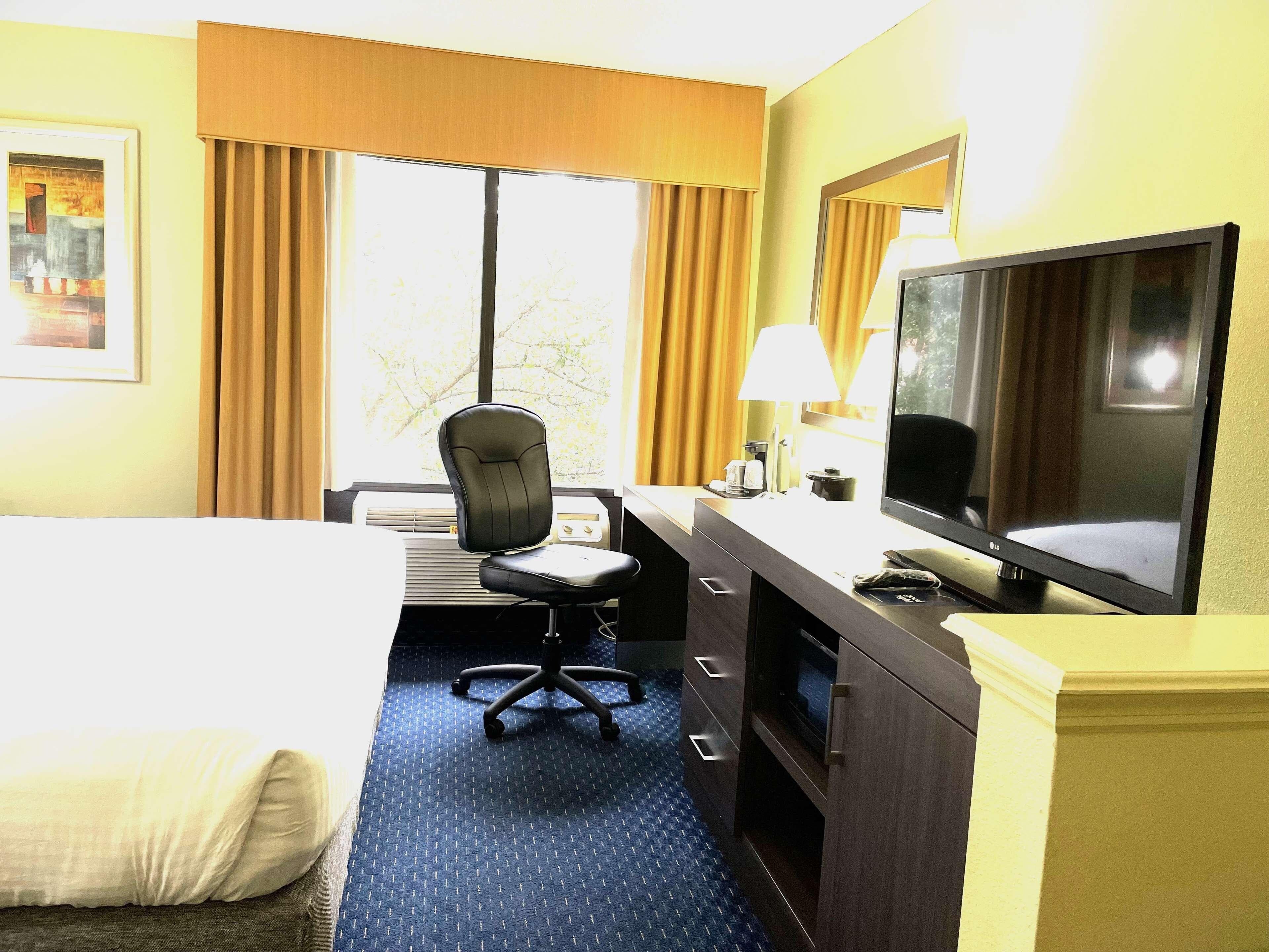 Park Inn by Radisson Albany, GA - Image 3