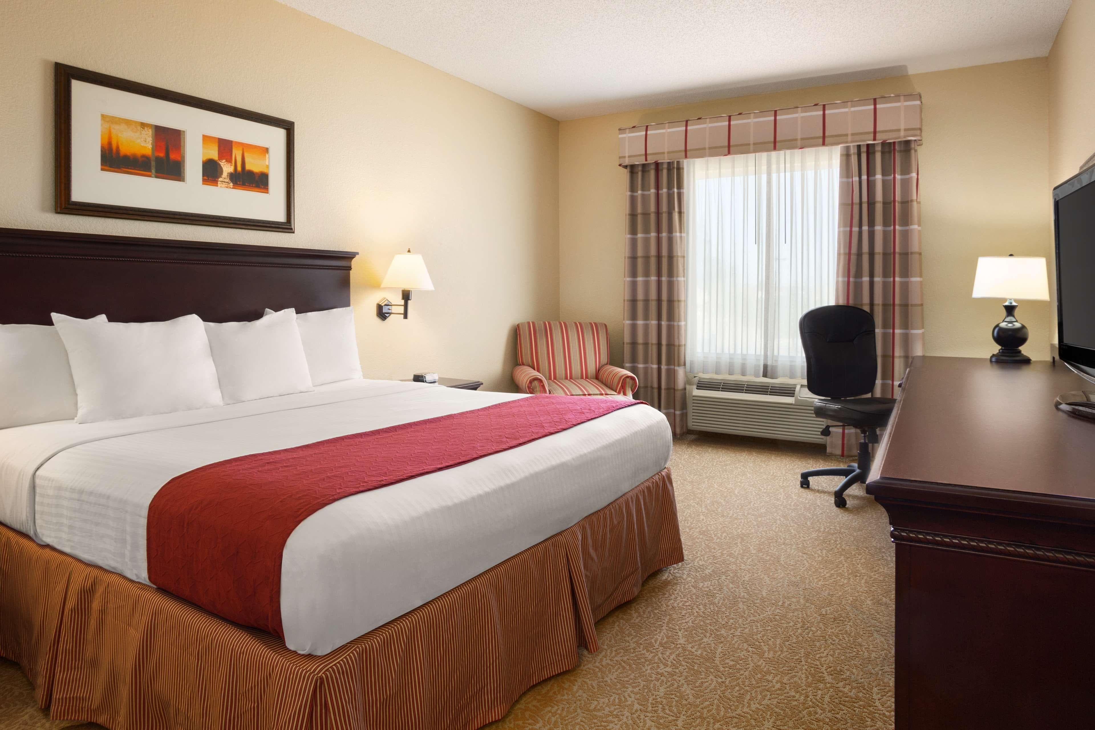Country Inn & Suites by Radisson, Albany, GA — 2