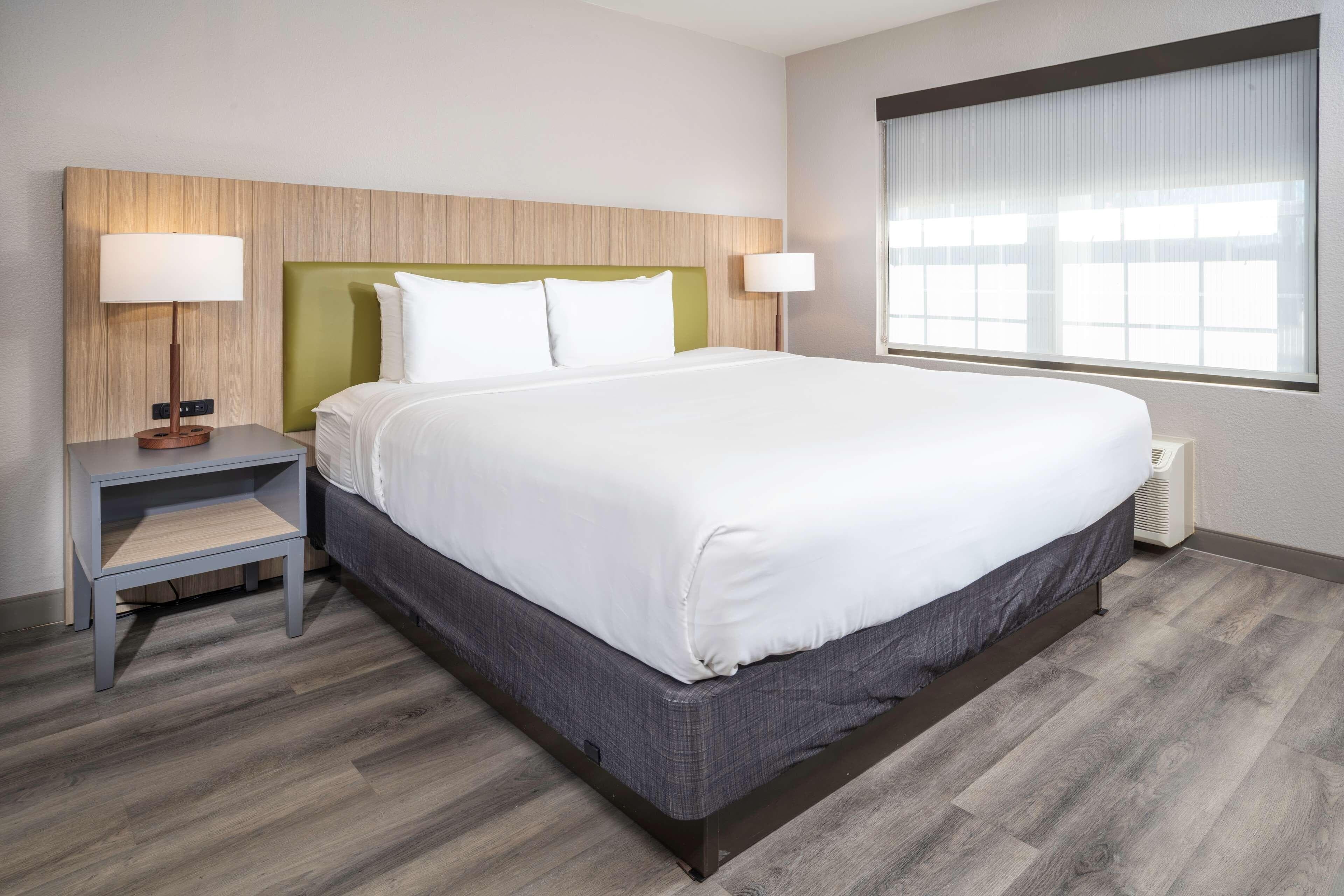 Country Inn & Suites by Radisson, Stone Mountain, GA — 8
