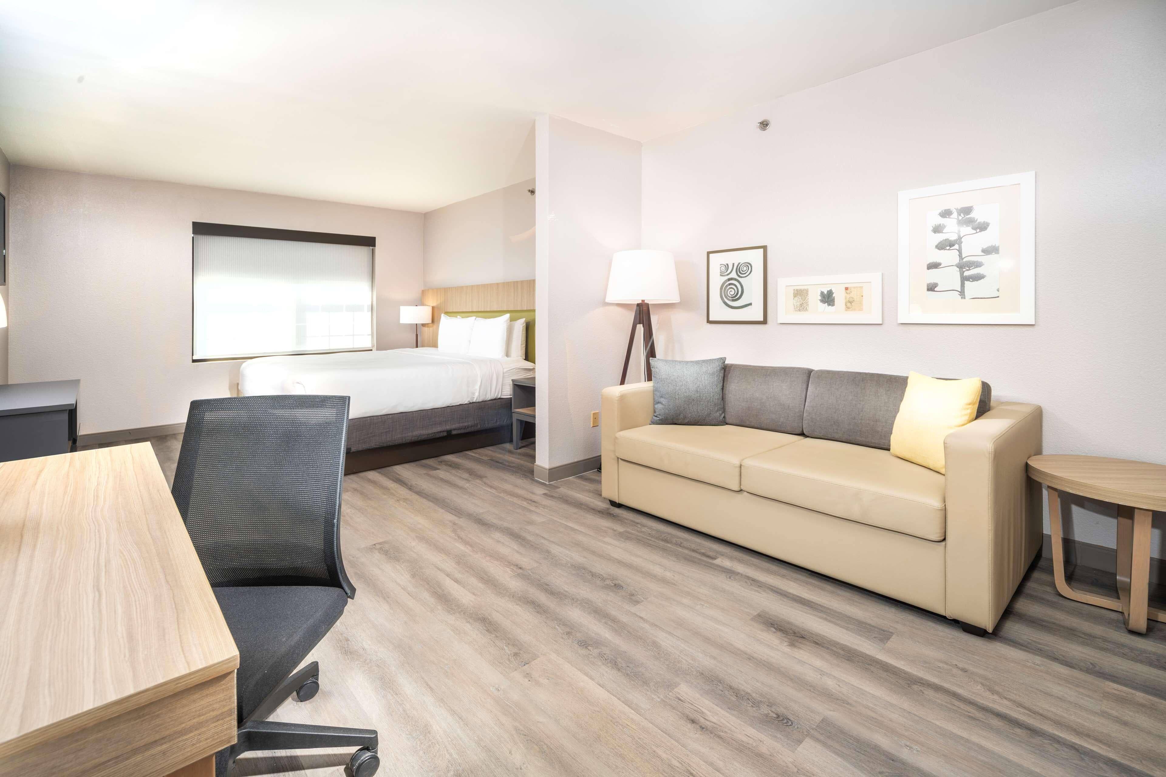 Country Inn & Suites by Radisson, Stone Mountain, GA — 13