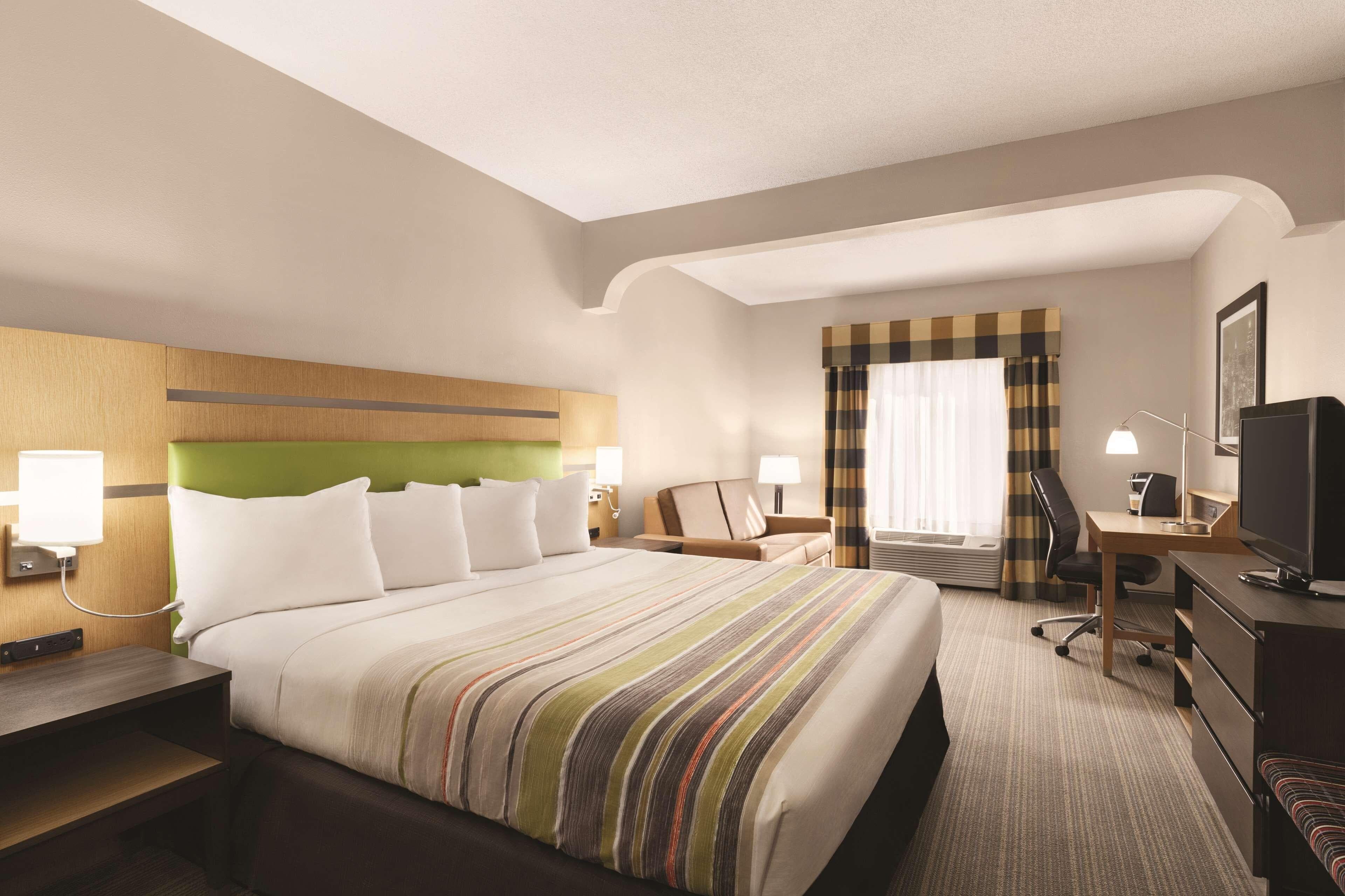 Country Inn & Suites by Radisson, Griffin, GA - Image 2