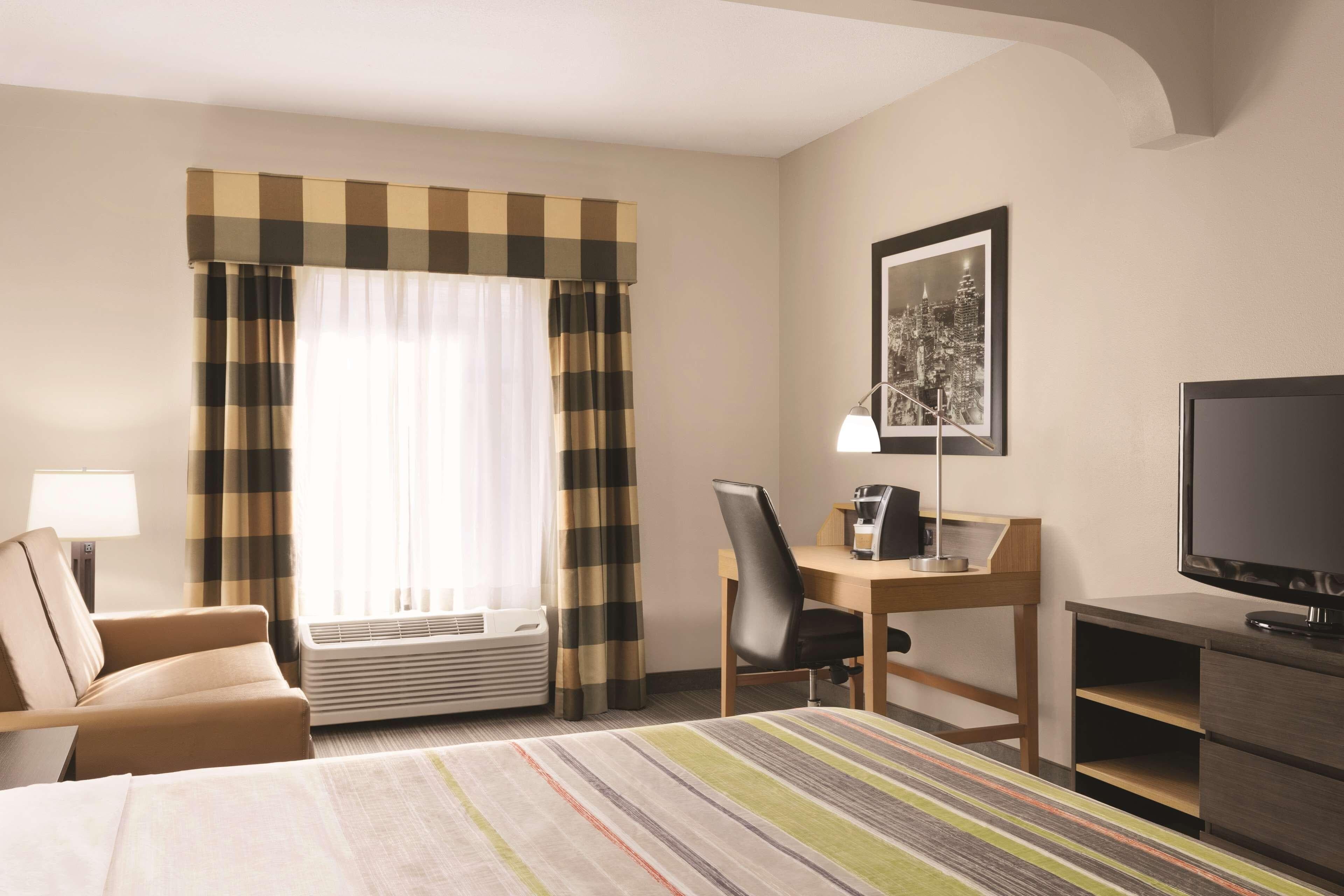 Country Inn & Suites by Radisson, Griffin, GA - Image 3