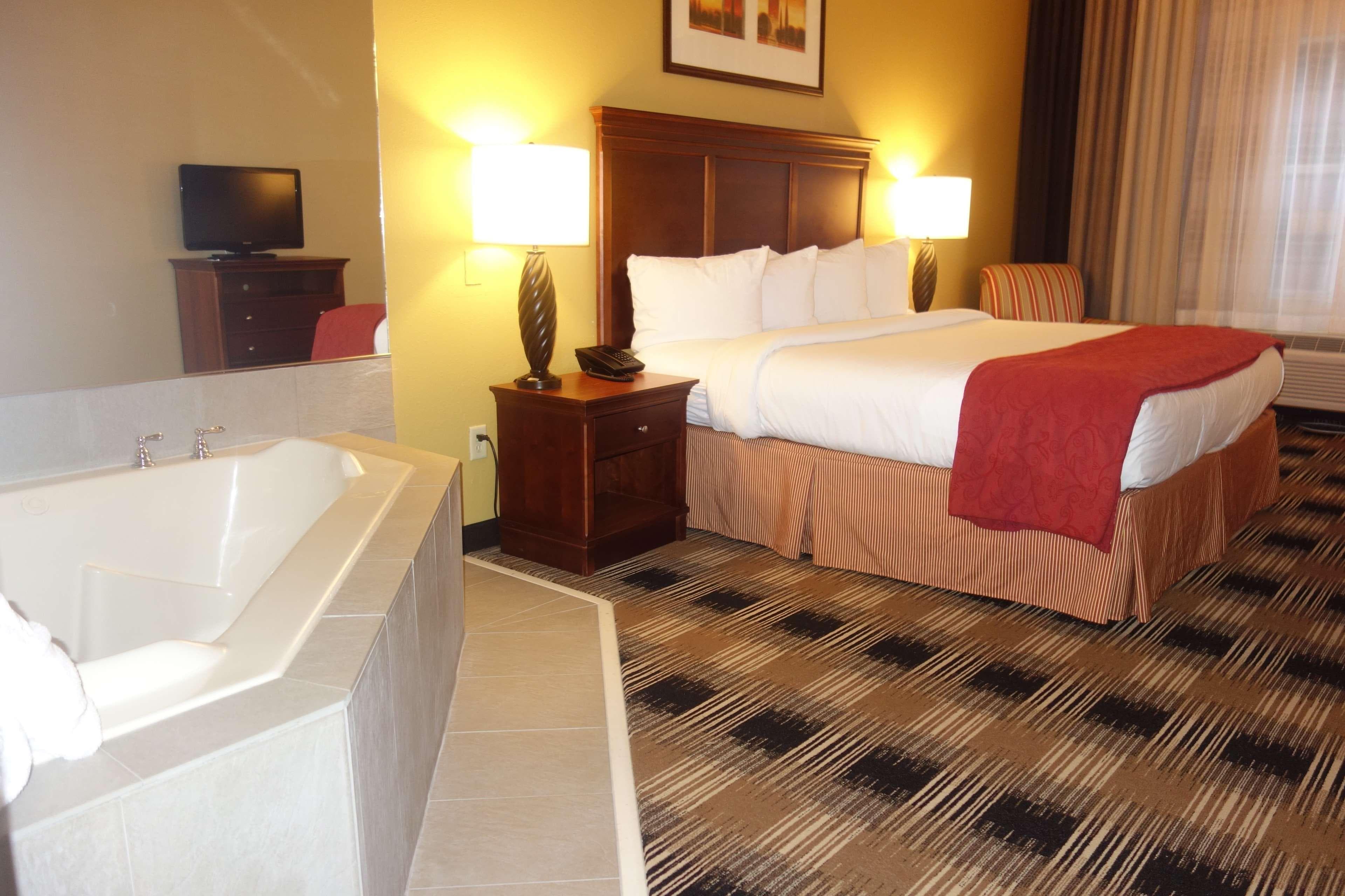 Country Inn & Suites by Radisson, Helen, GA — 6