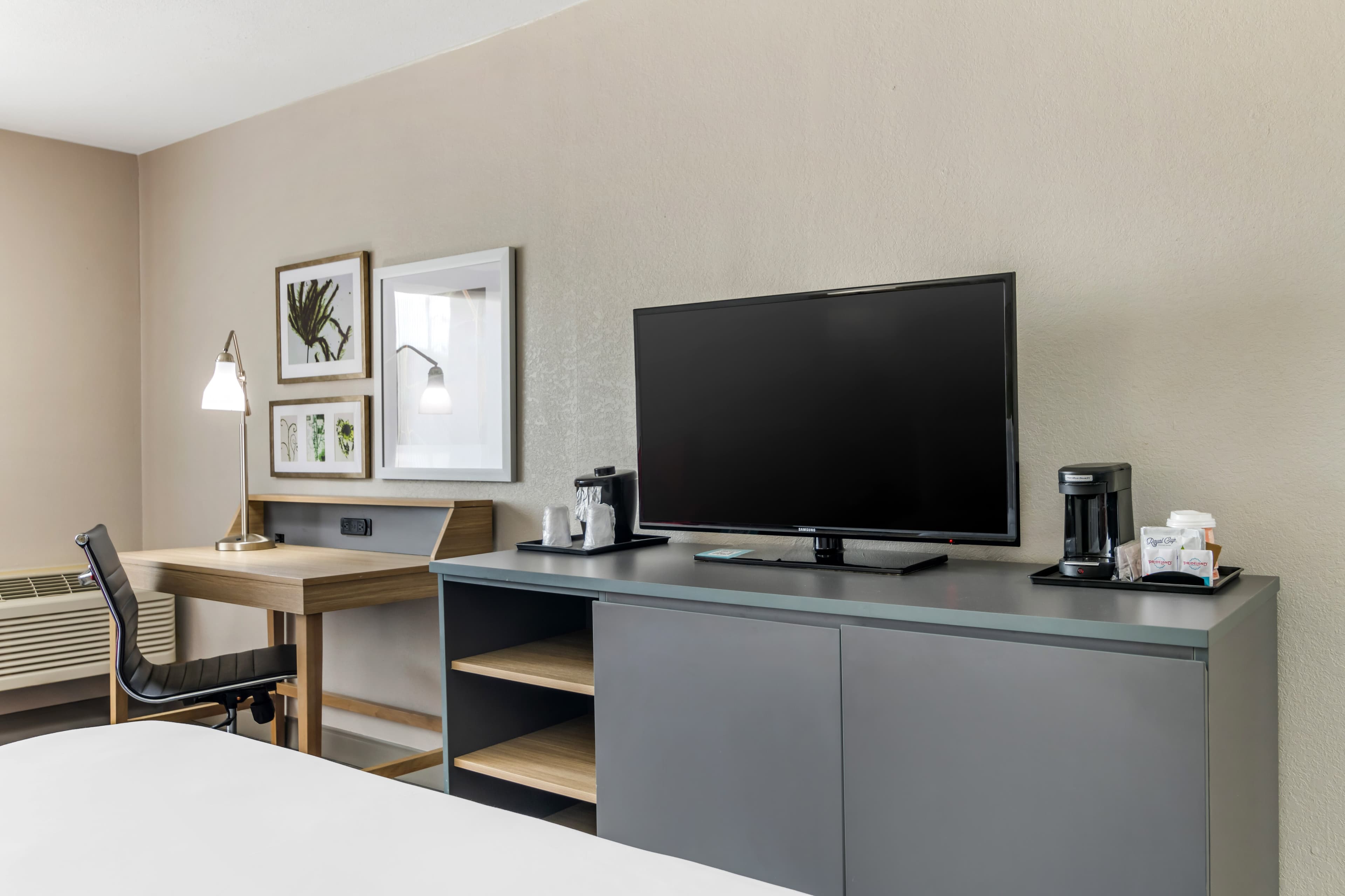 Country Inn & Suites by Radisson, Atlanta Airport South, GA - Image 4