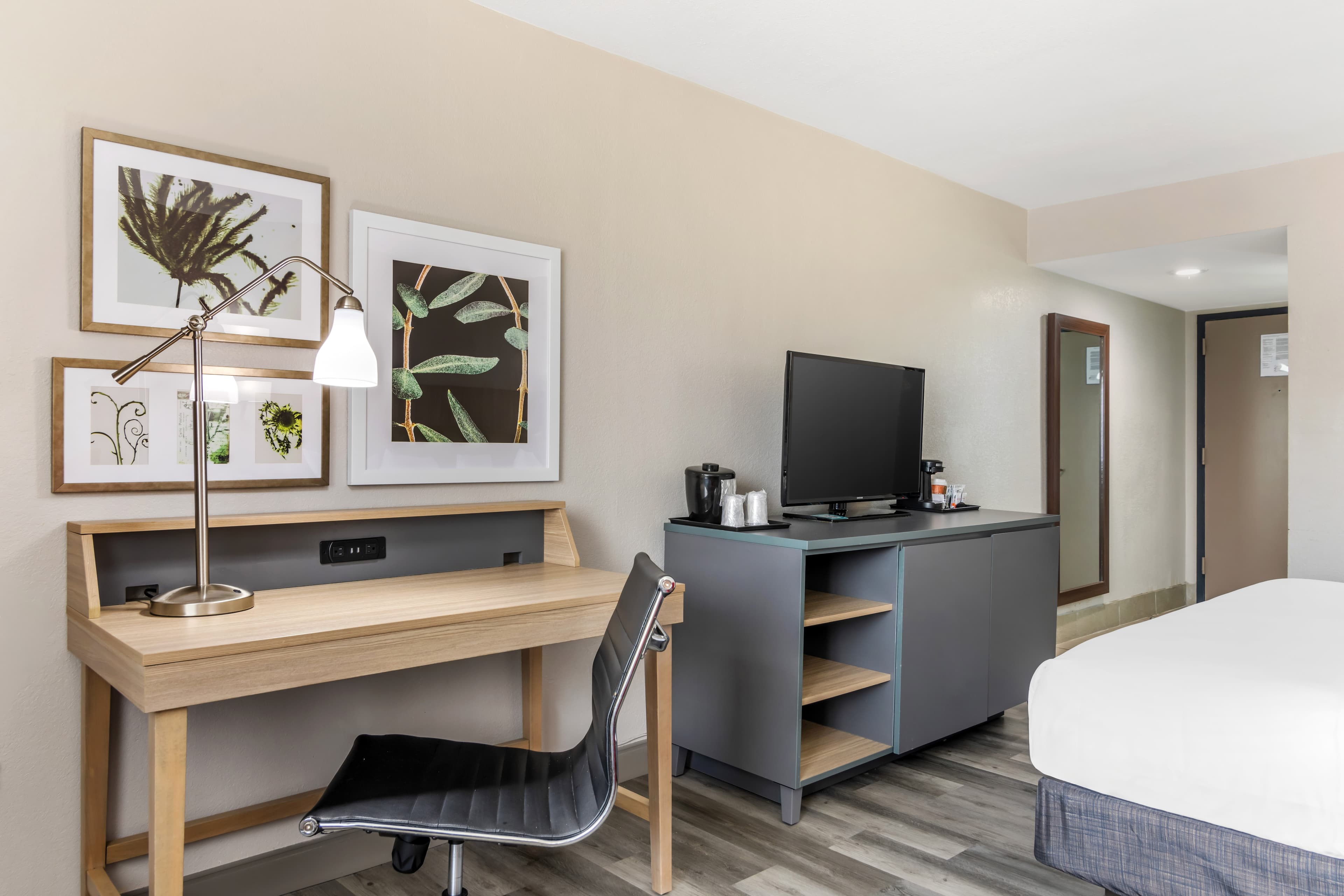 Country Inn & Suites by Radisson, Atlanta Airport South, GA — 7