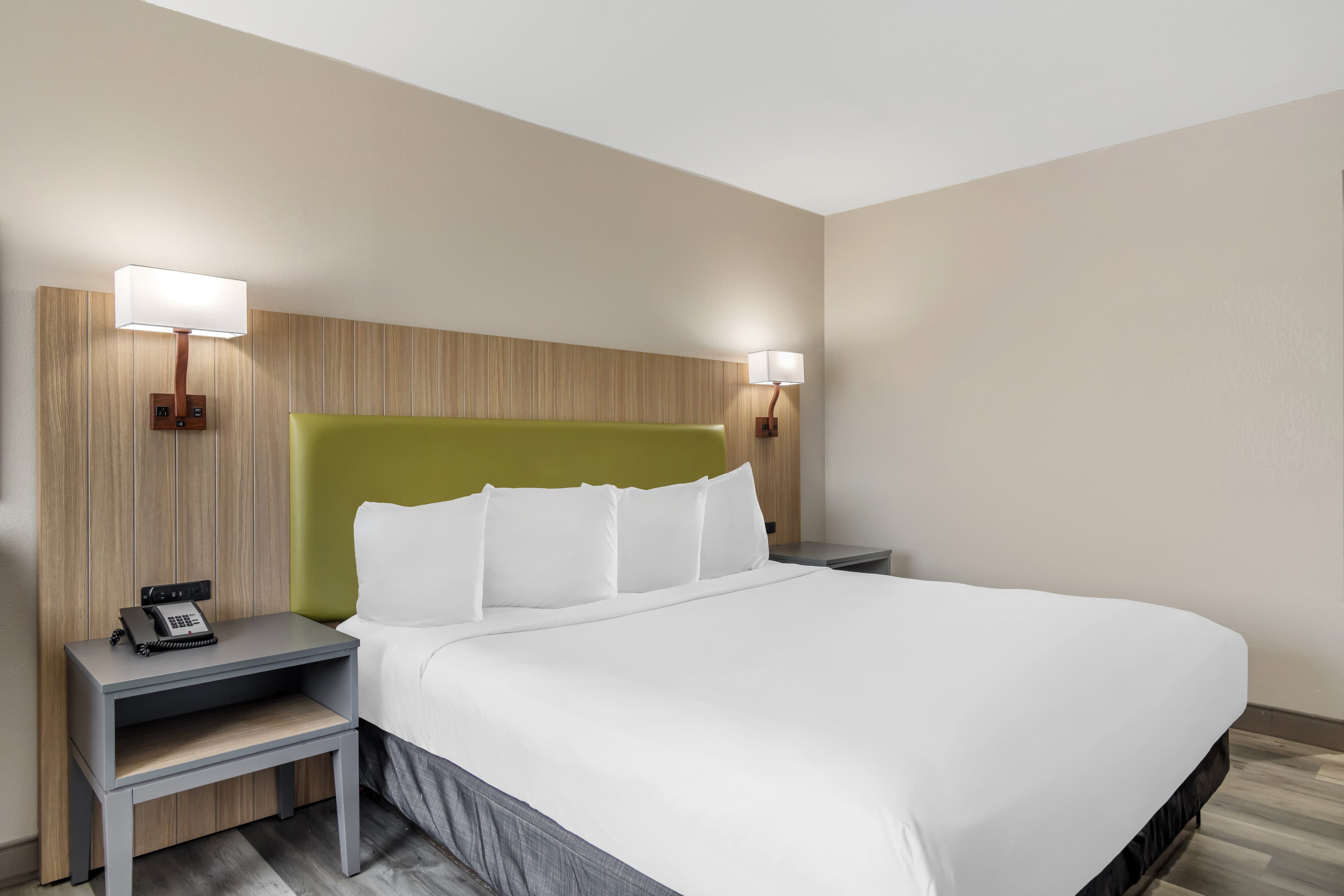 Country Inn & Suites by Radisson, Atlanta Airport South, GA - Image 5