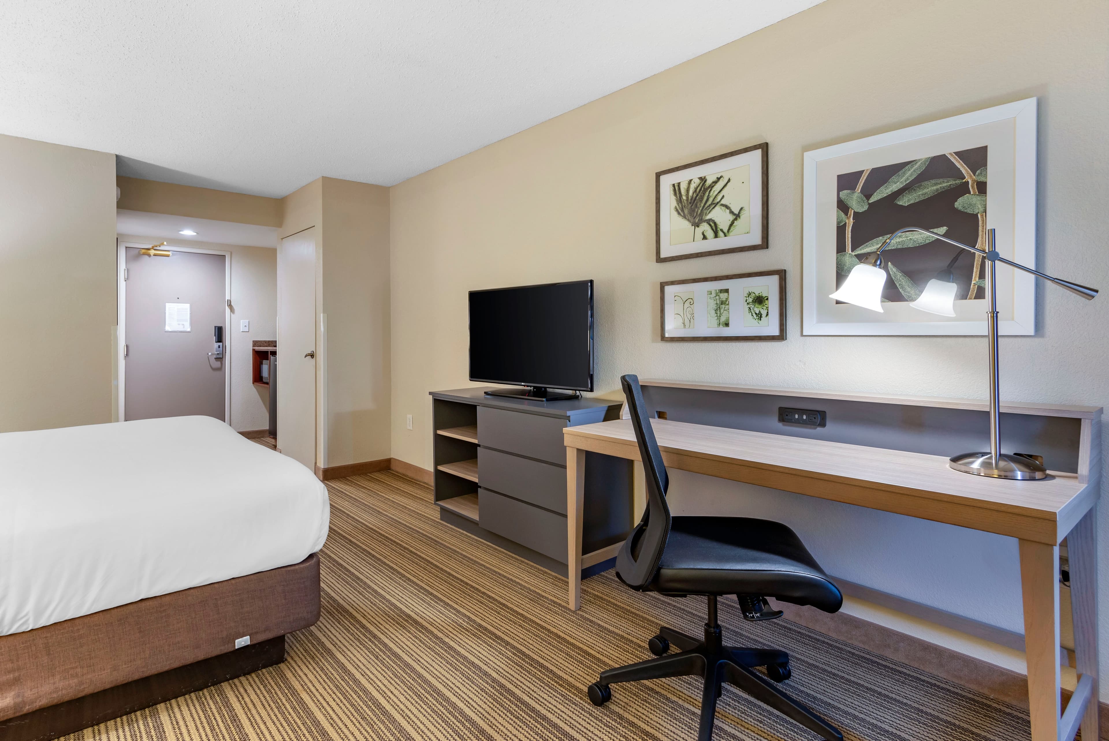 Country Inn & Suites by Radisson, Atlanta Galleria/Ballpark, GA - Image 4