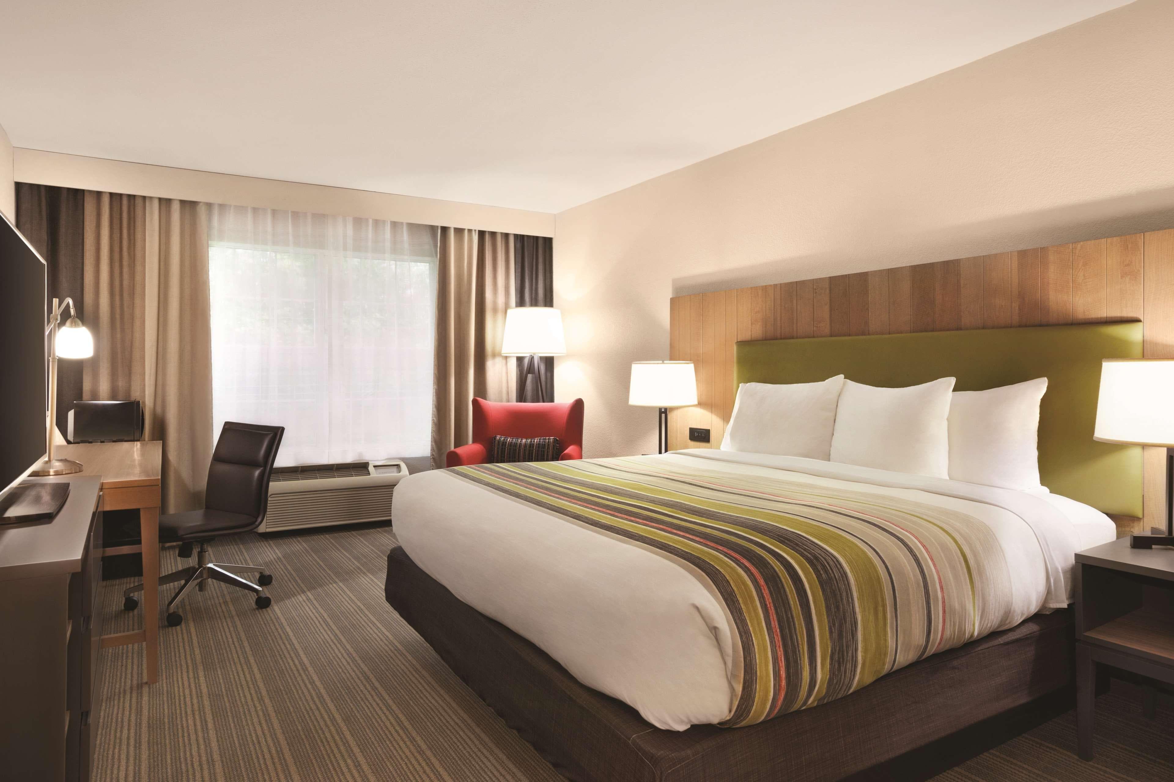 Country Inn & Suites by Radisson, Newnan, GA - Image 2