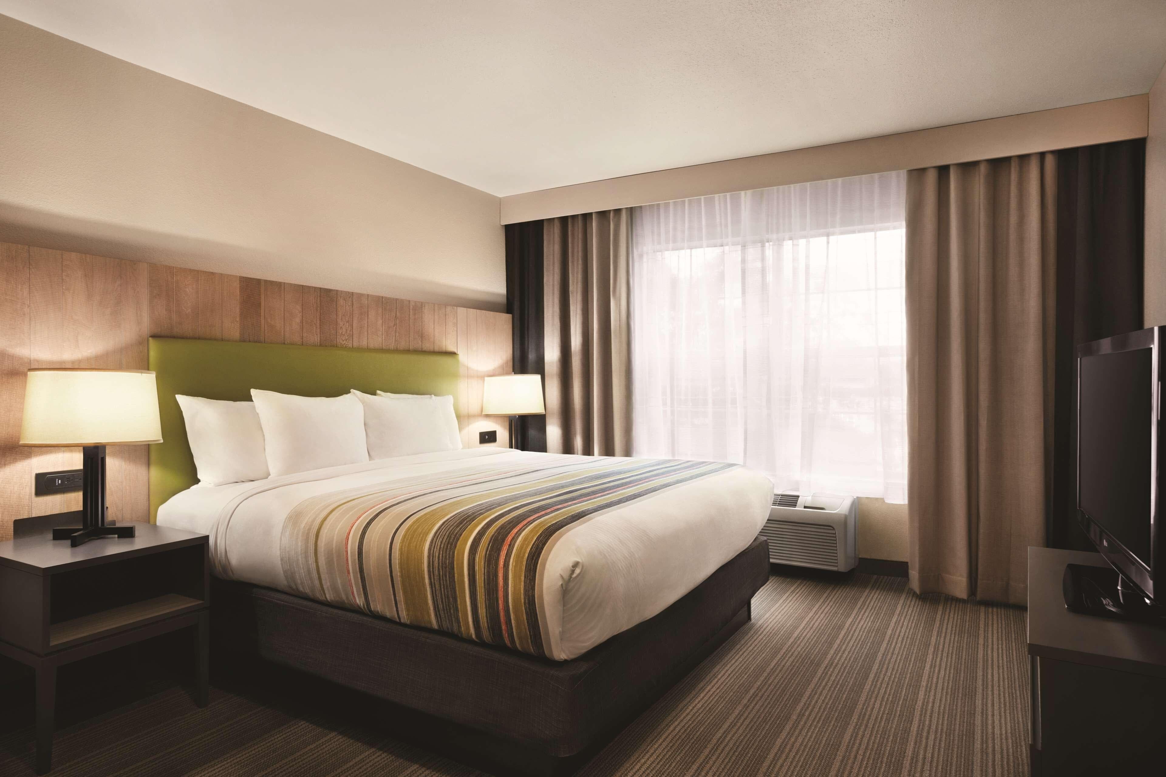 Country Inn & Suites by Radisson, Newnan, GA - Image 5