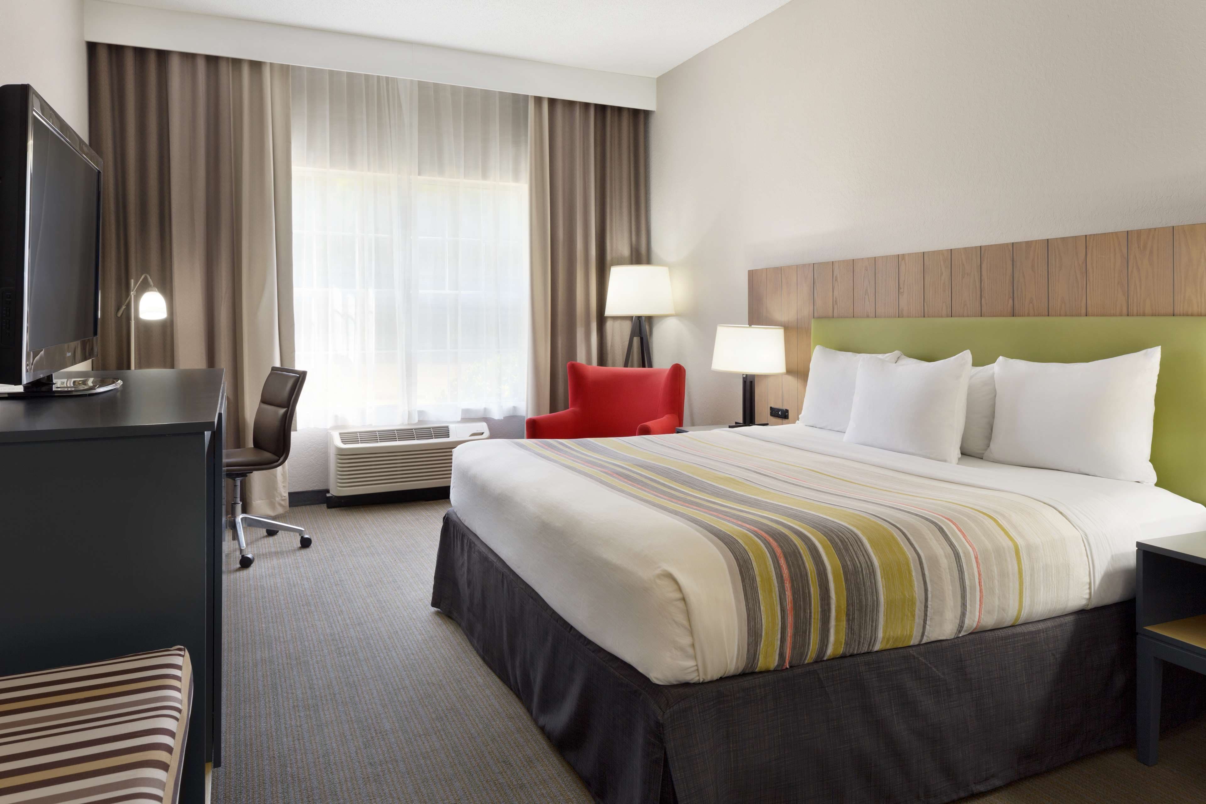 Country Inn & Suites by Radisson, Brunswick I-95, GA - Image 3