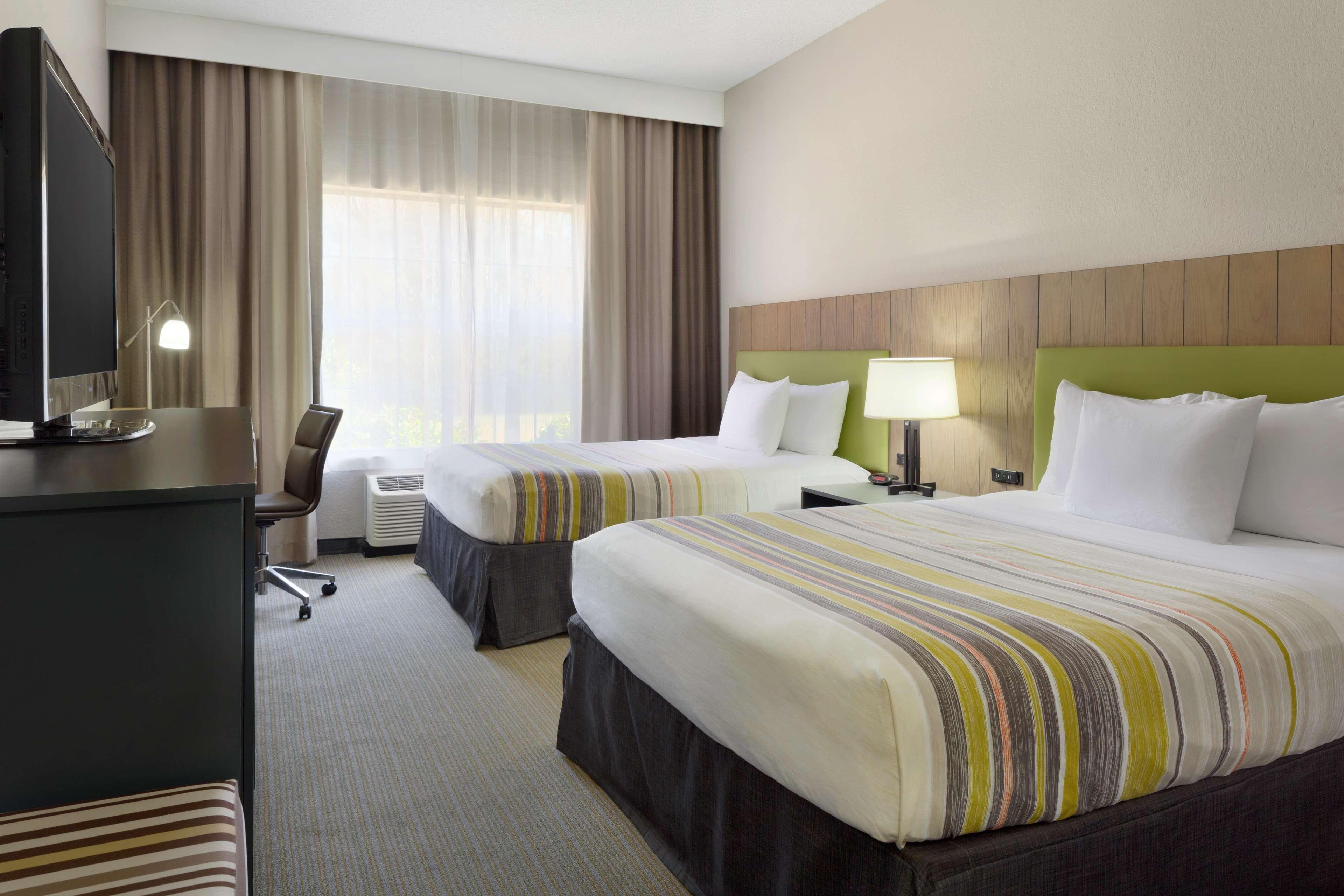 Country Inn & Suites by Radisson, Brunswick I-95, GA - Image 4