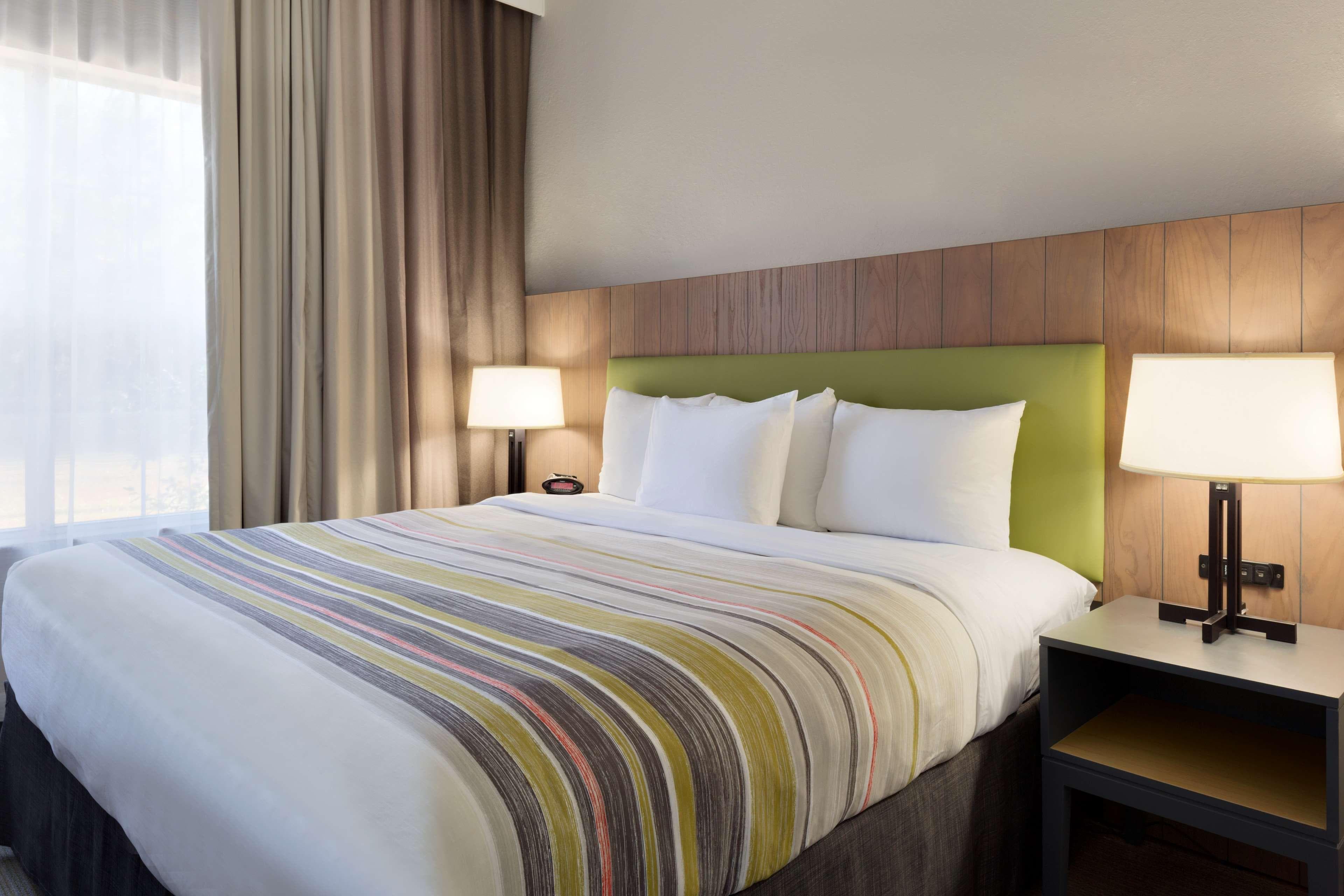 Country Inn & Suites by Radisson, Brunswick I-95, GA - Image 2