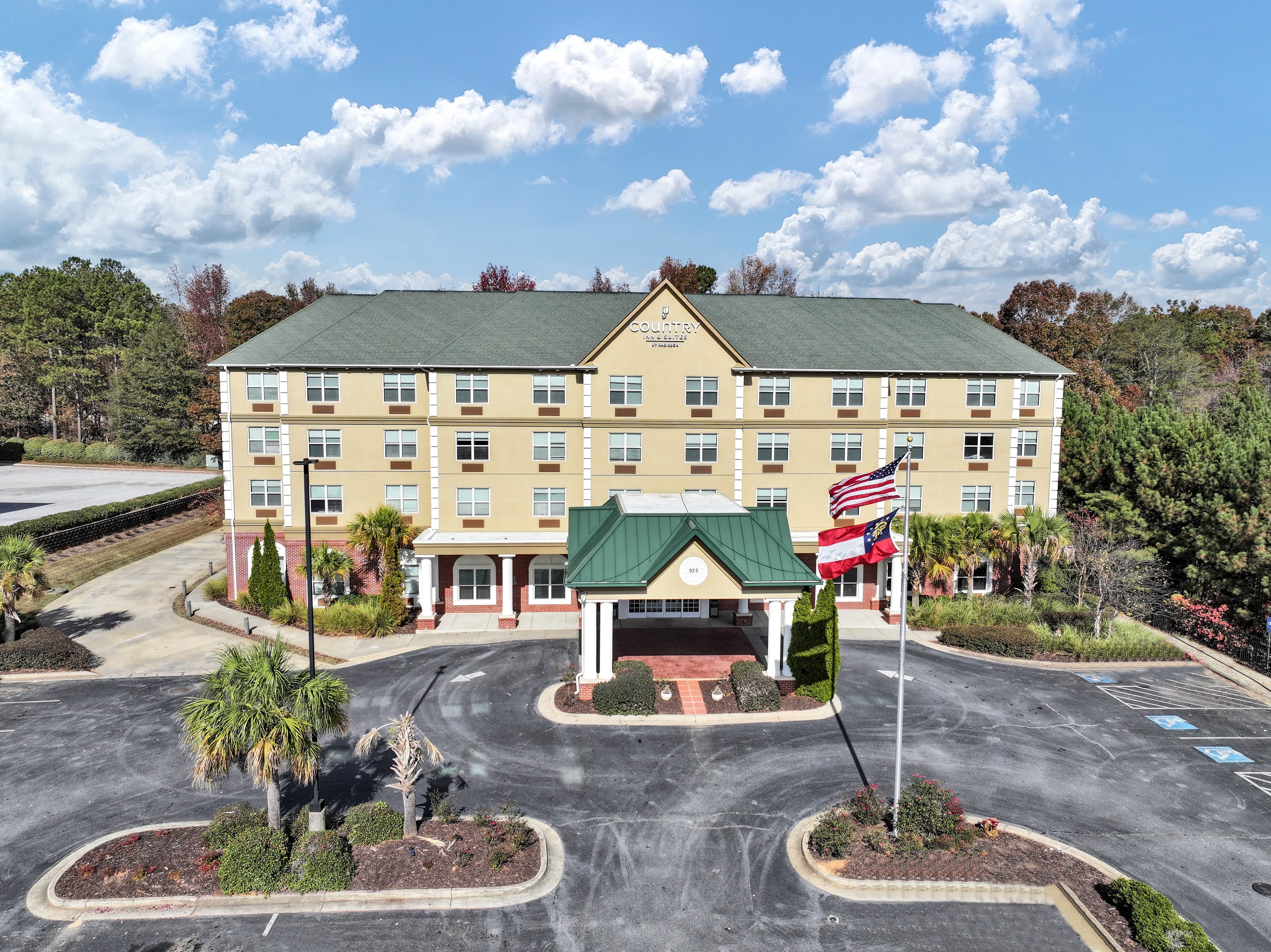 Country Inn & Suites by Radisson, Braselton - Image 1