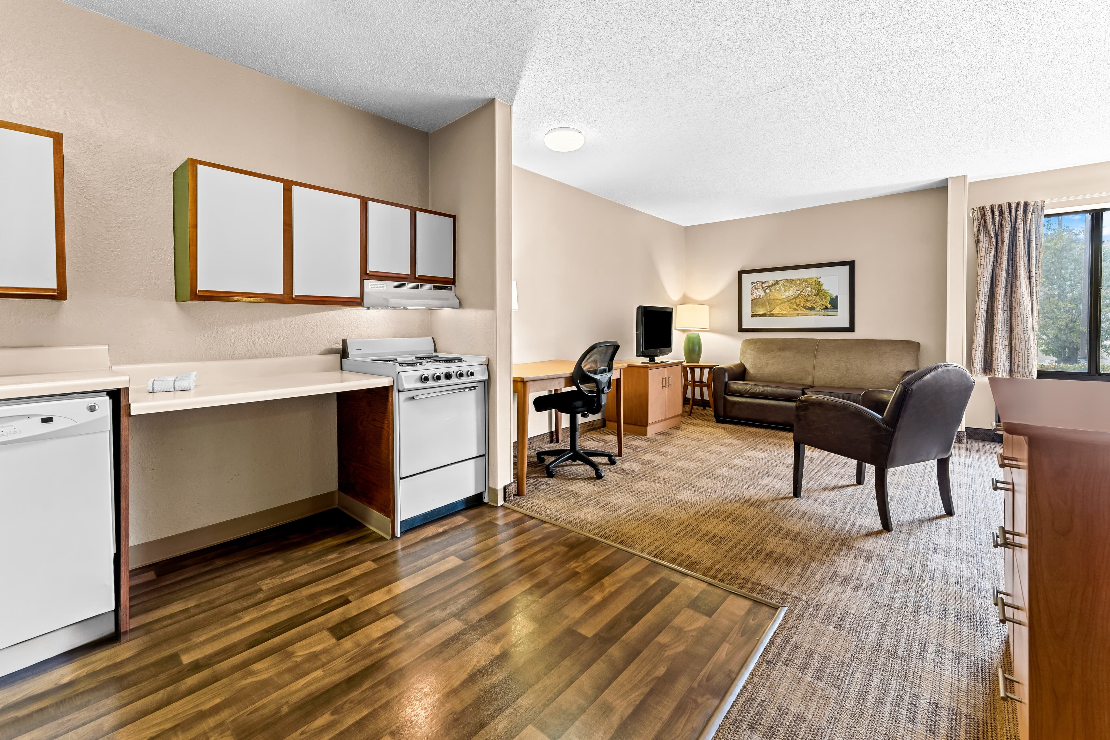 Suburban Studios Macon North - Image 5