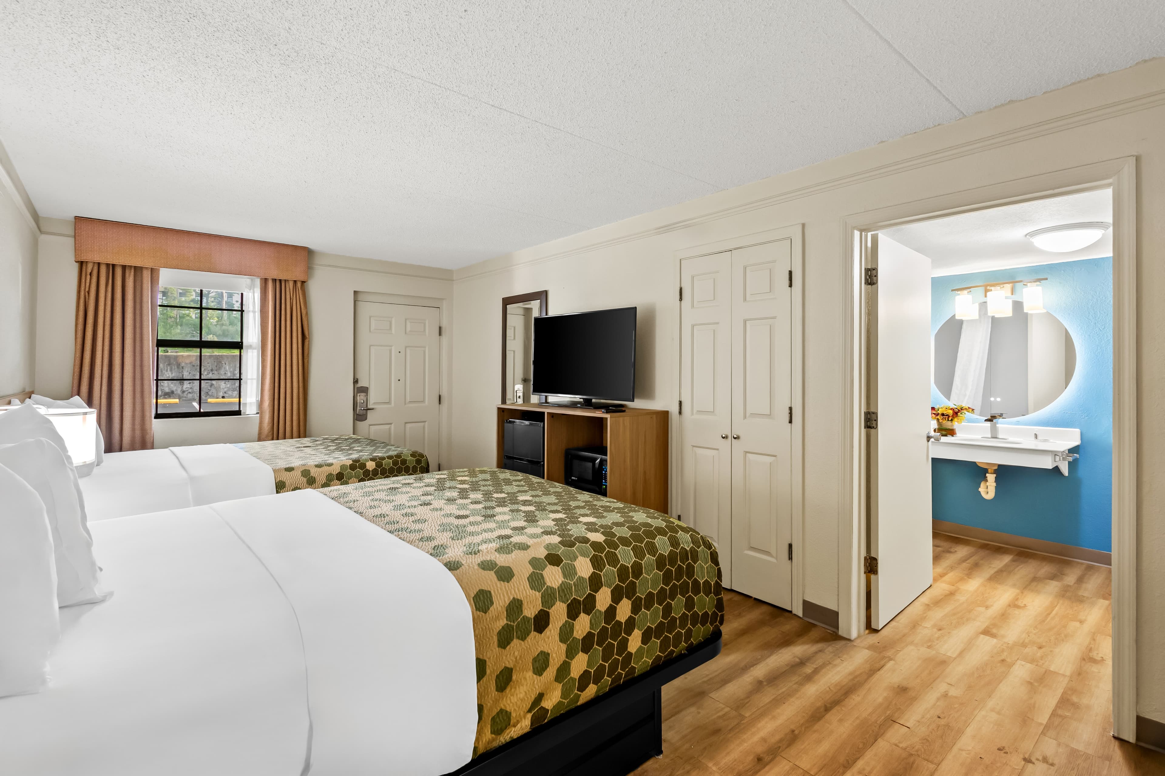 Econo Lodge Augusta North - Washington Road - Image 4
