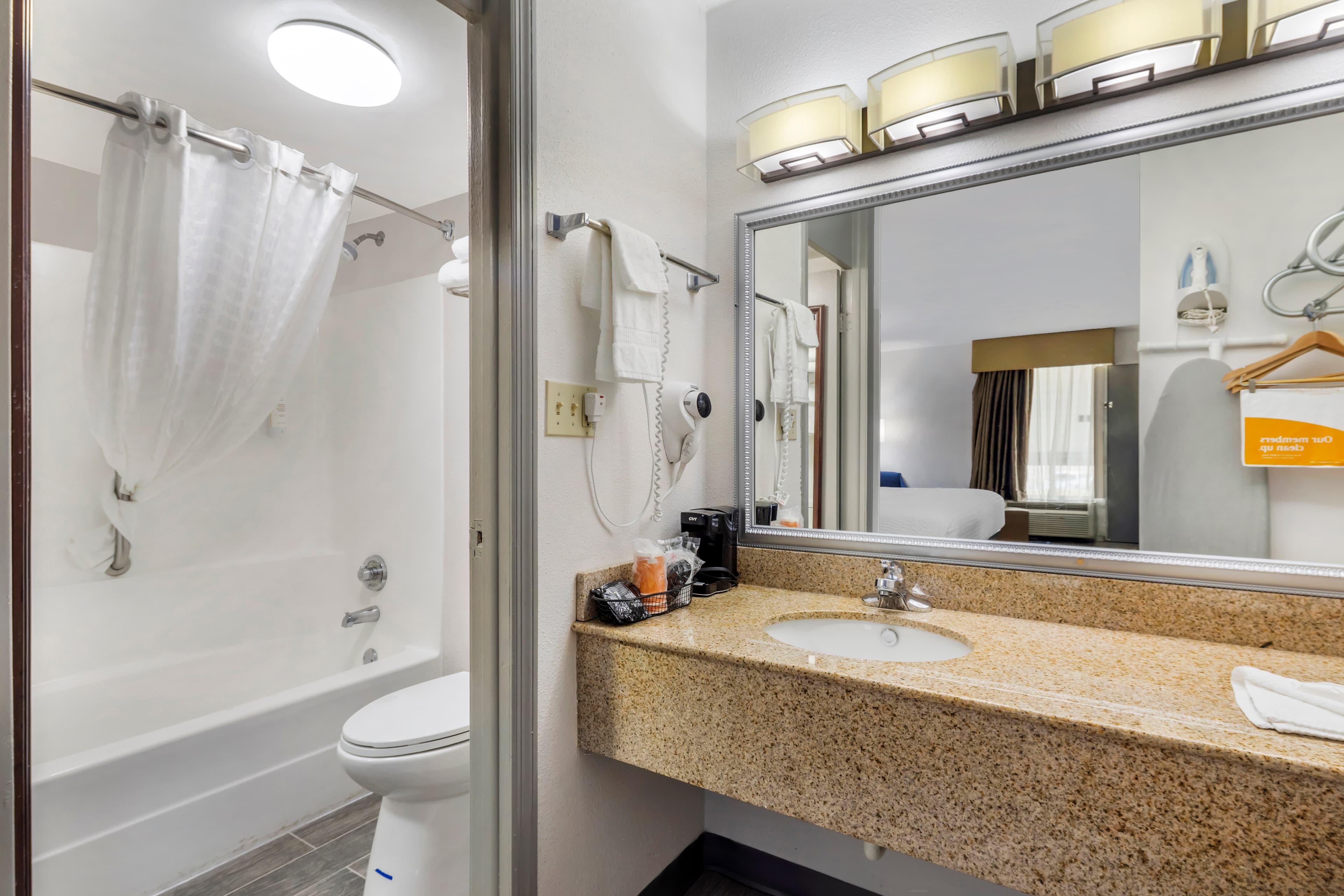 Clarion Pointe Morrow - Atlanta South — 8