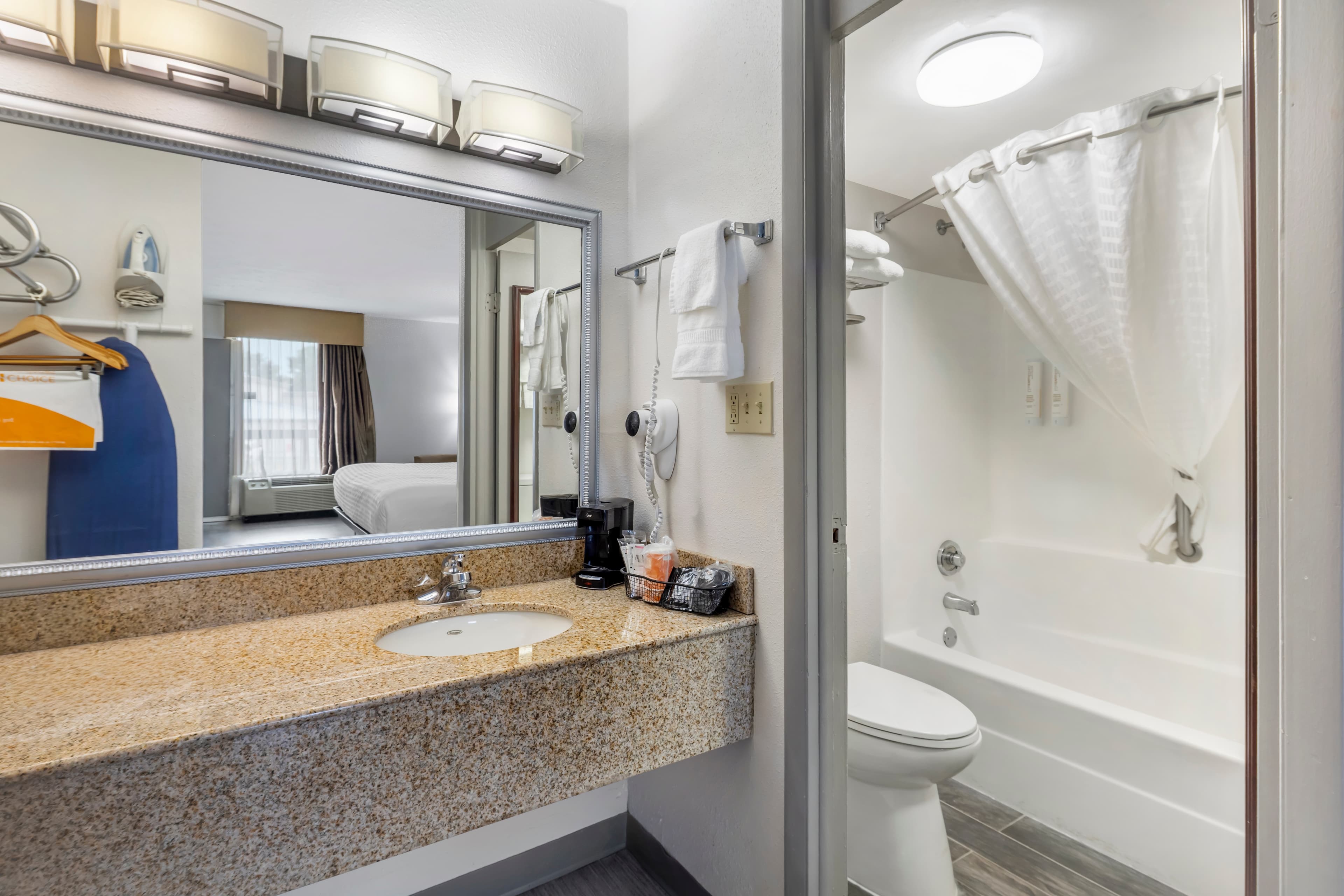 Clarion Pointe Morrow - Atlanta South — 19
