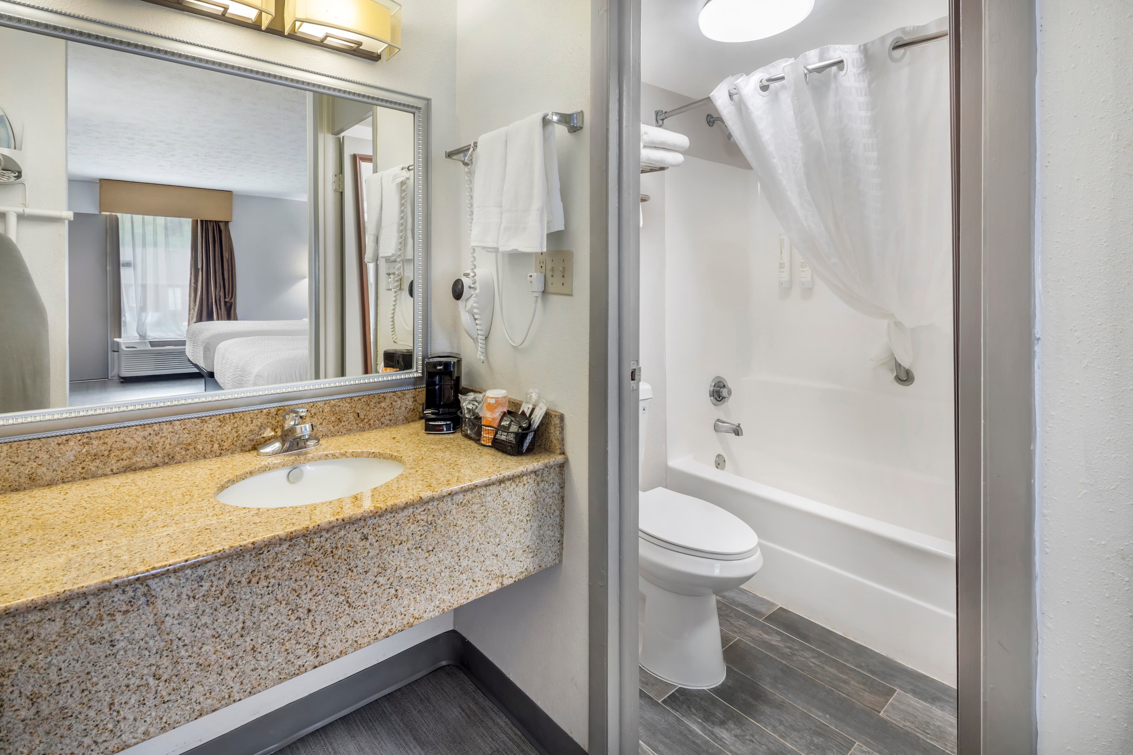 Clarion Pointe Morrow - Atlanta South — 23
