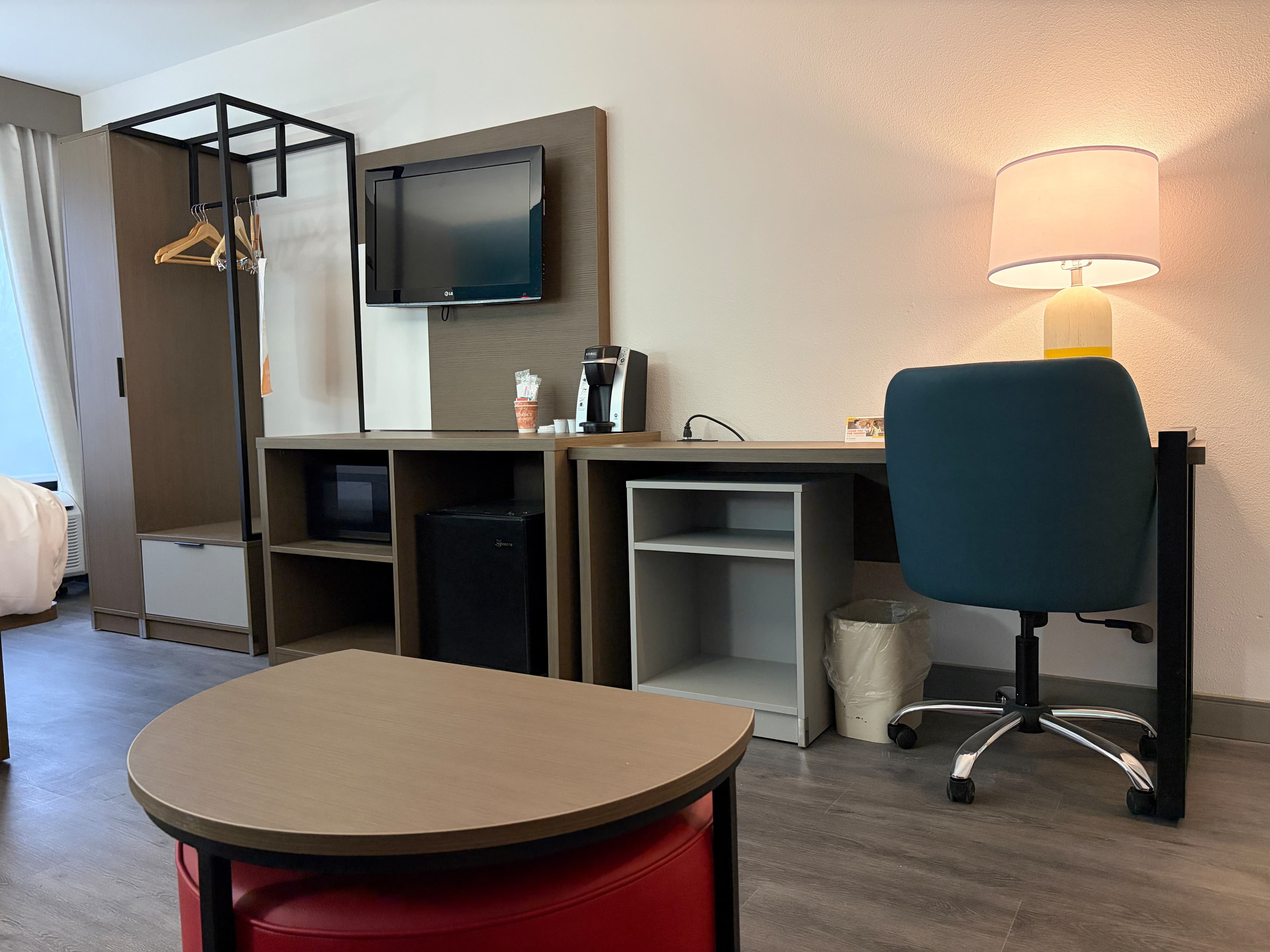 Comfort Inn & Suites - Image 3