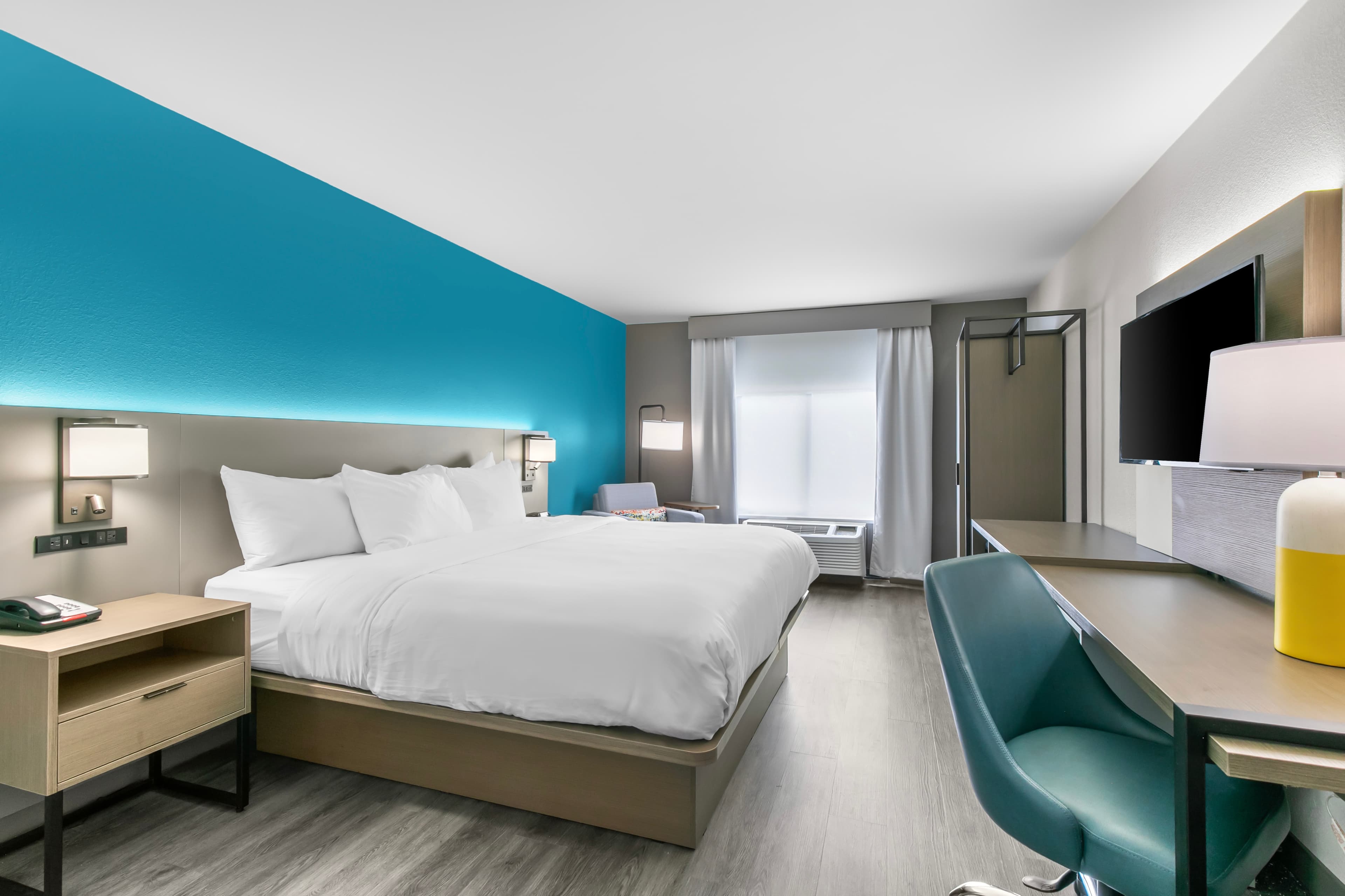 Comfort Inn & Suites — 6