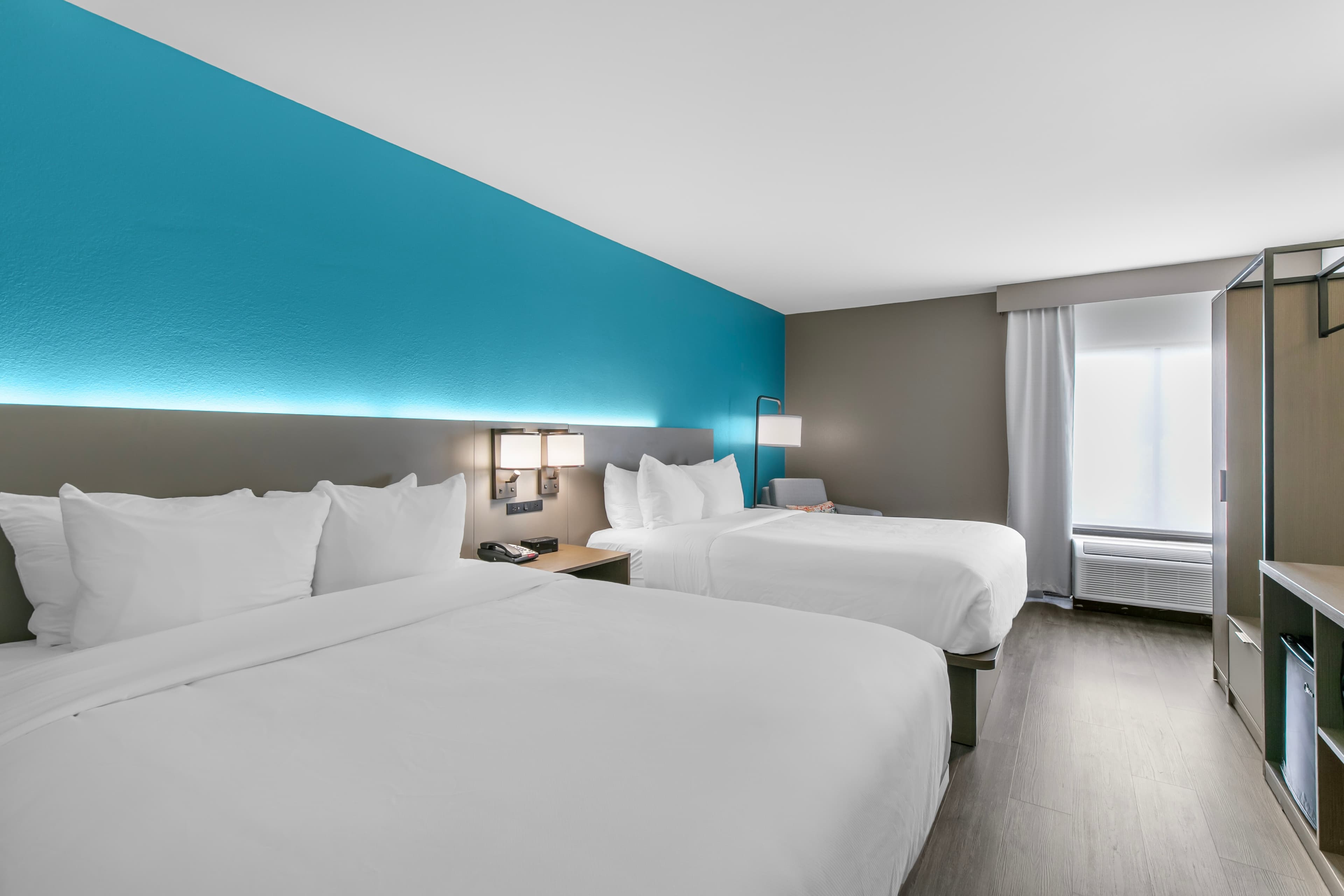 Comfort Inn & Suites — 14