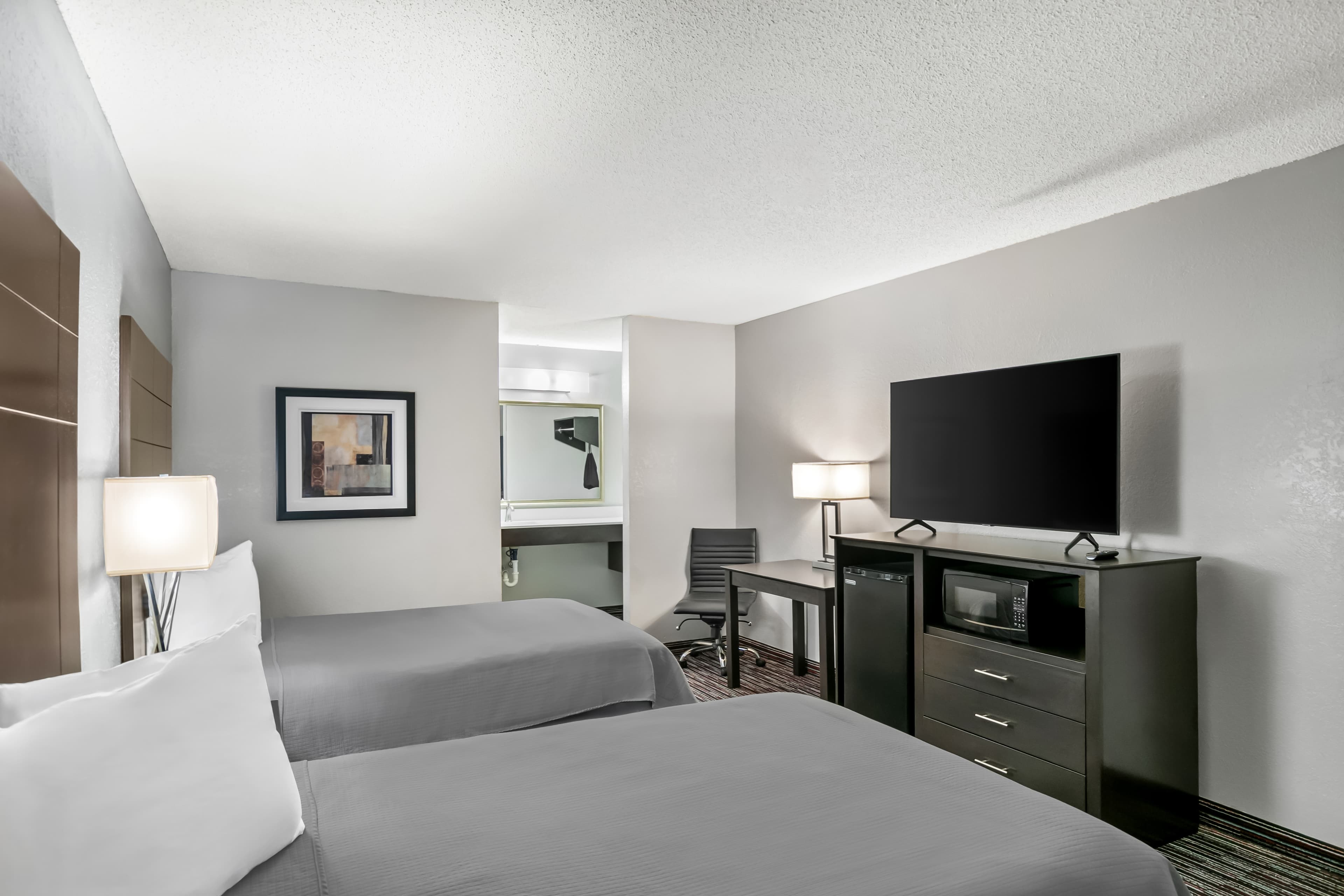Econo Lodge Helen - Image 2