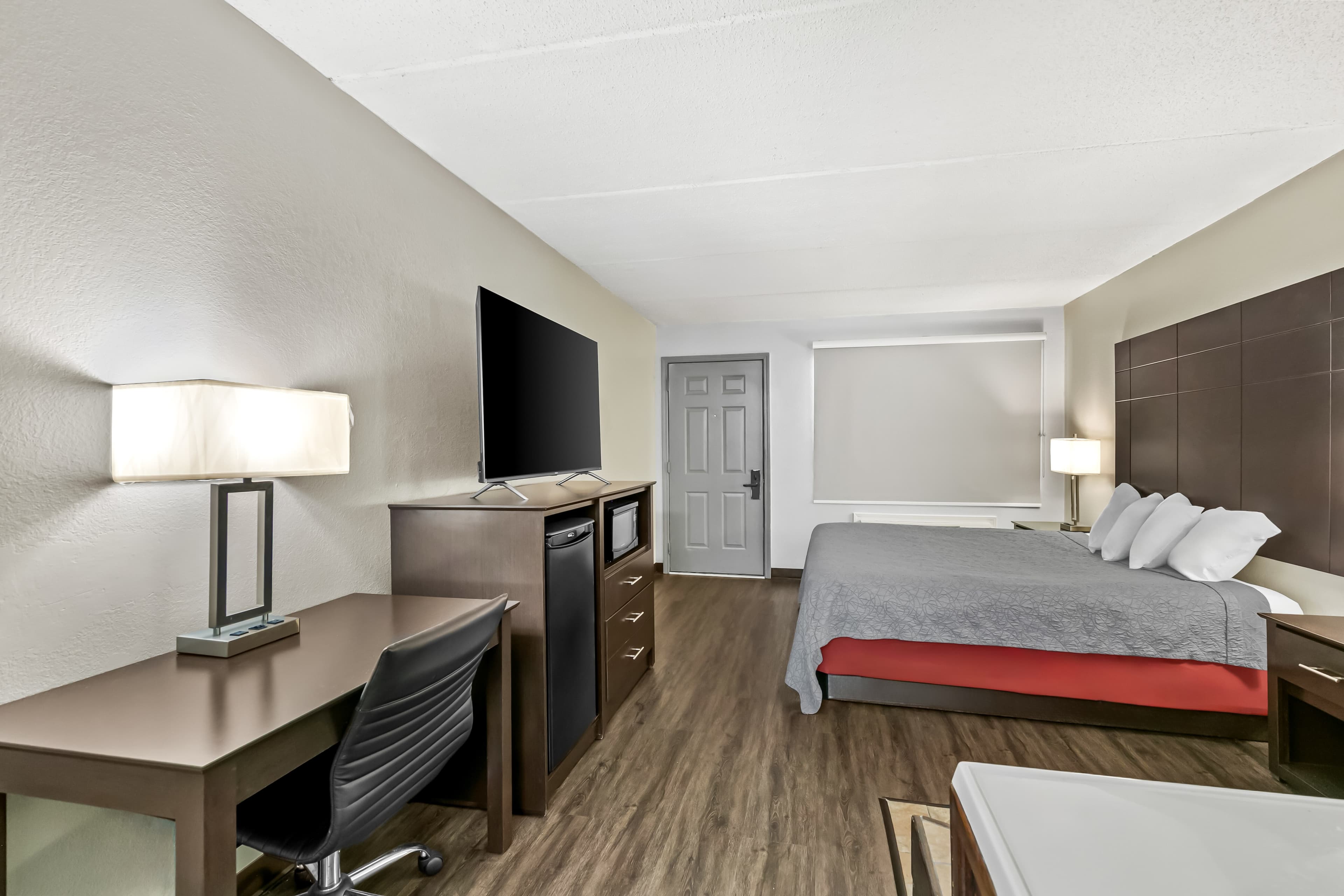 Econo Lodge Helen — 10