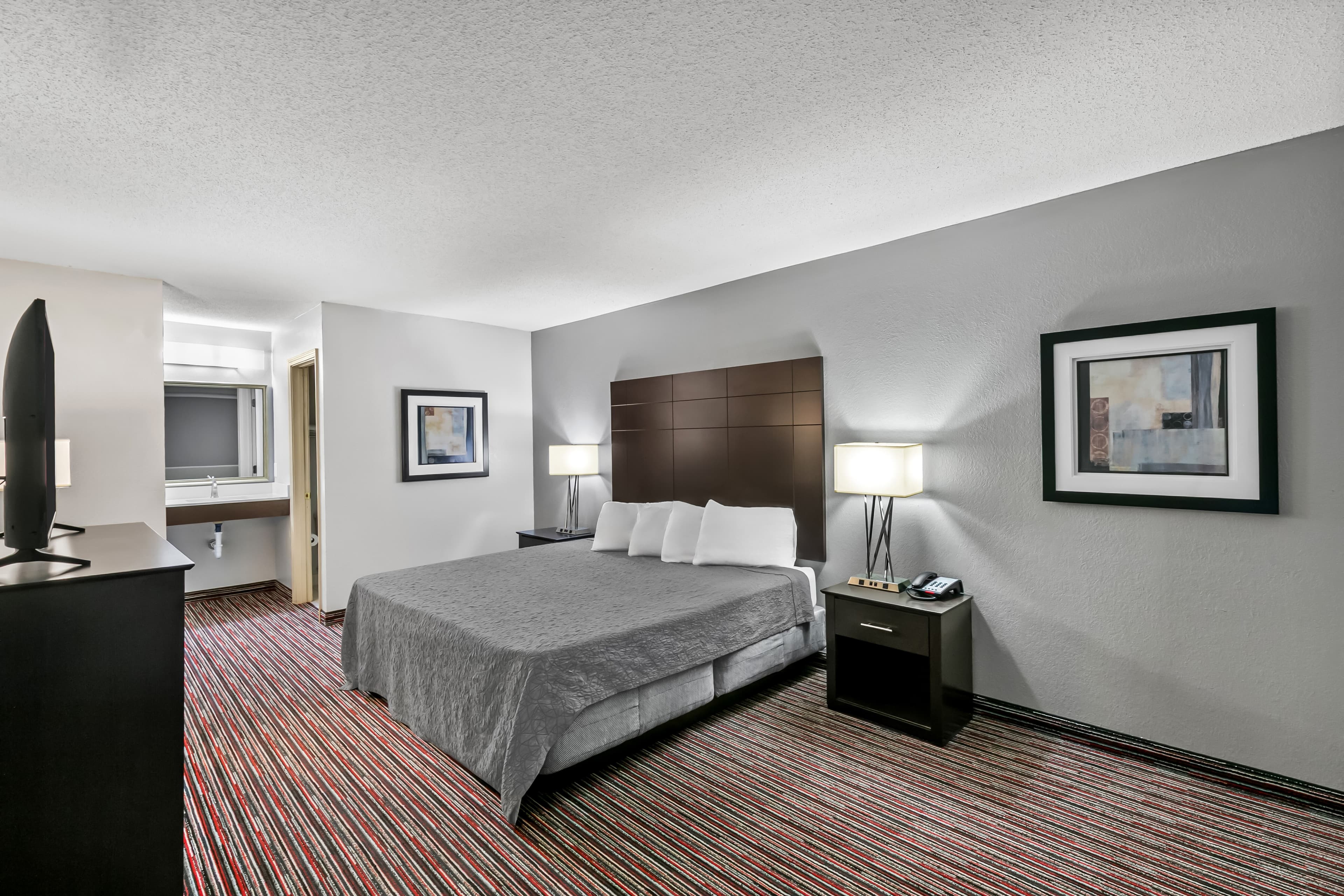 Econo Lodge Helen — 15