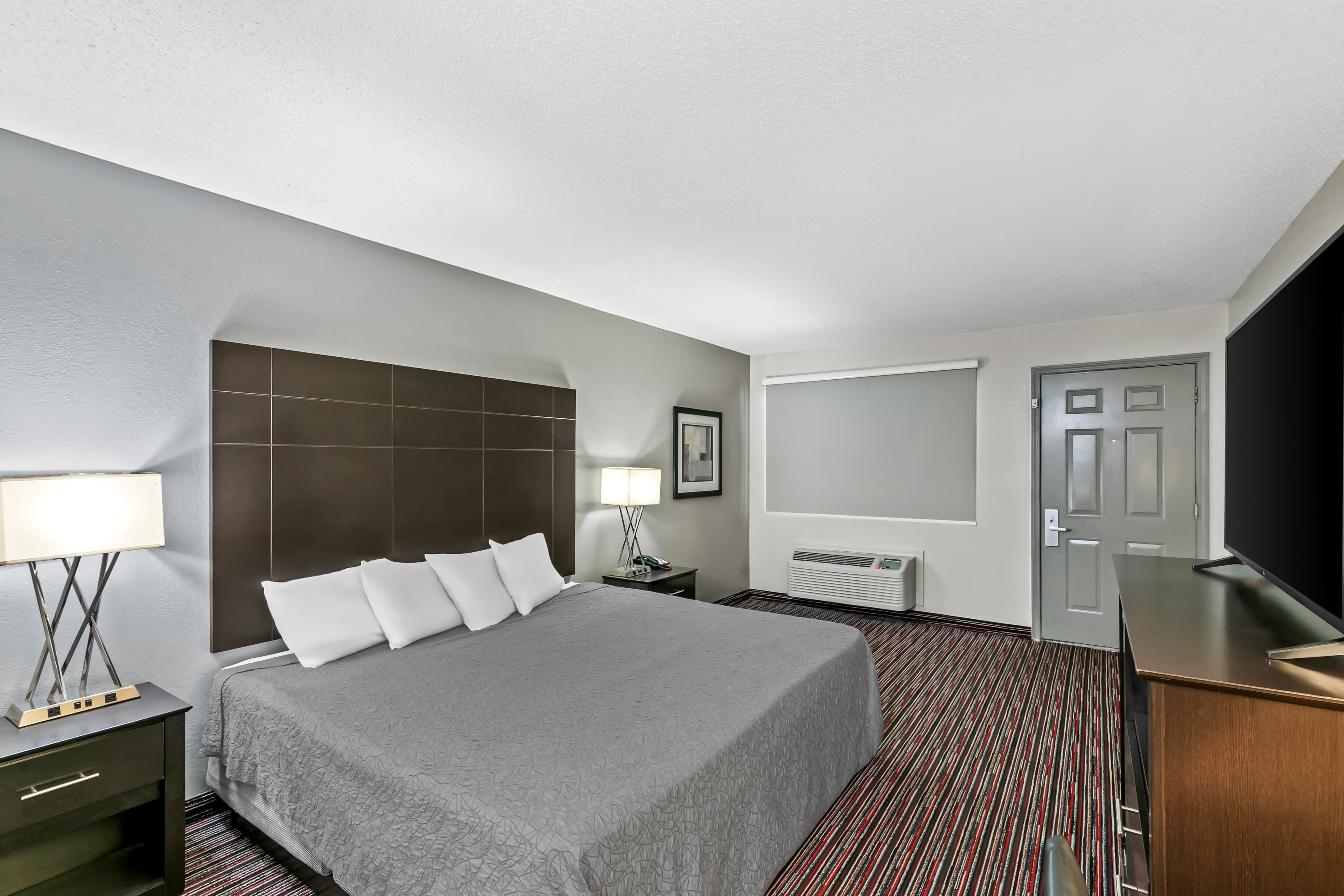 Econo Lodge Helen — 17