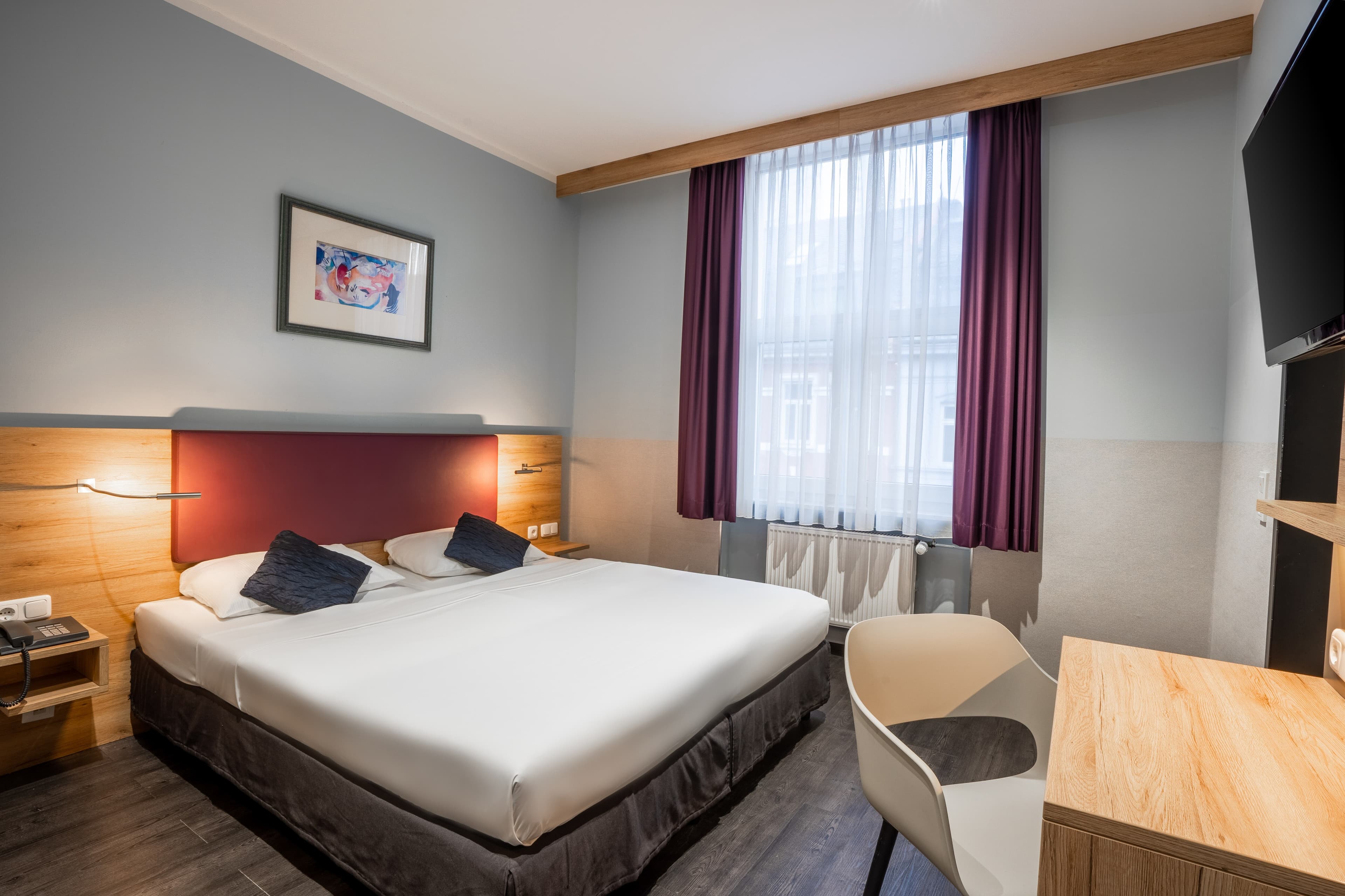 Comfort Hotel Frankfurt Central Station - Image 2