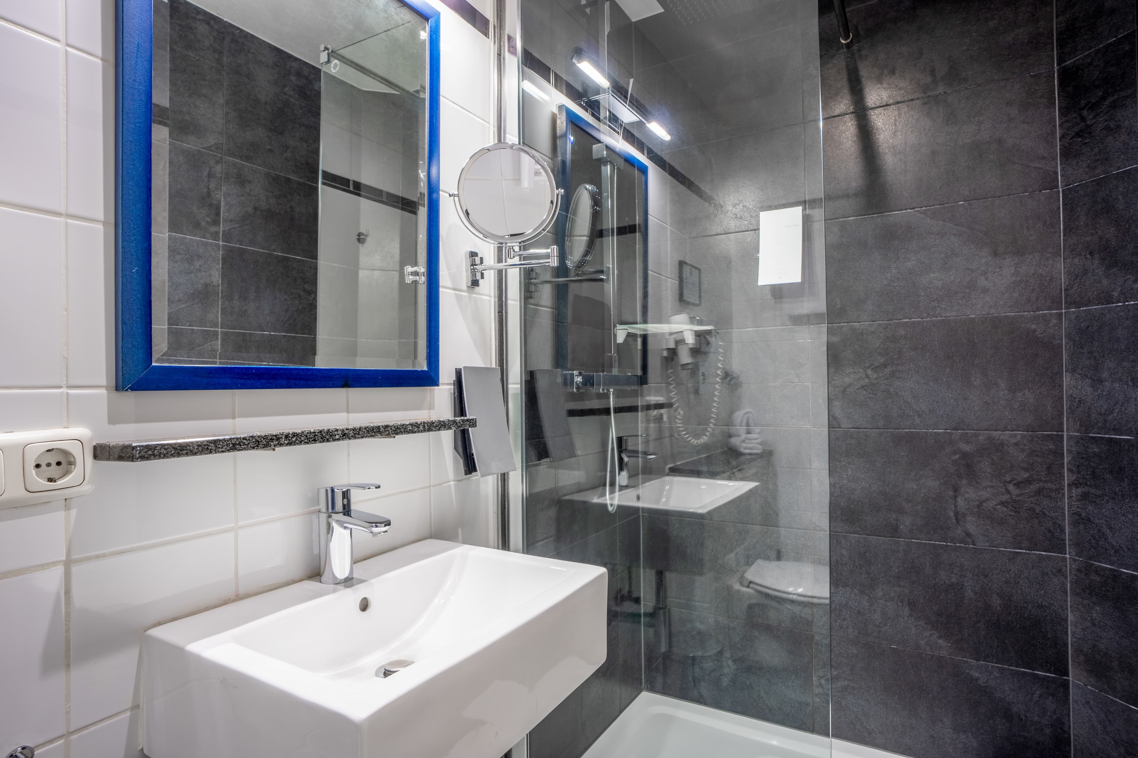 Comfort Hotel Frankfurt Central Station — 7