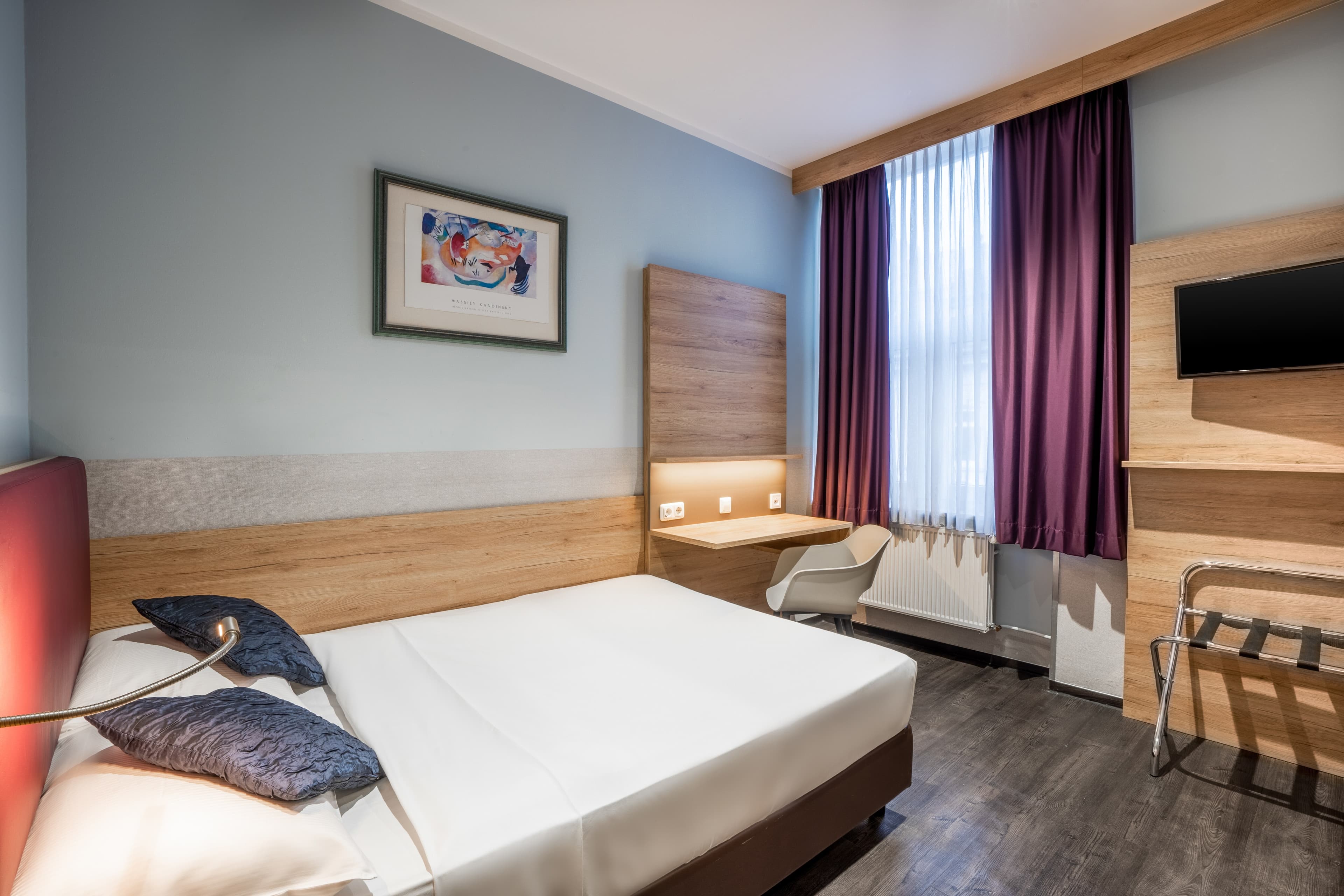 Comfort Hotel Frankfurt Central Station — 8