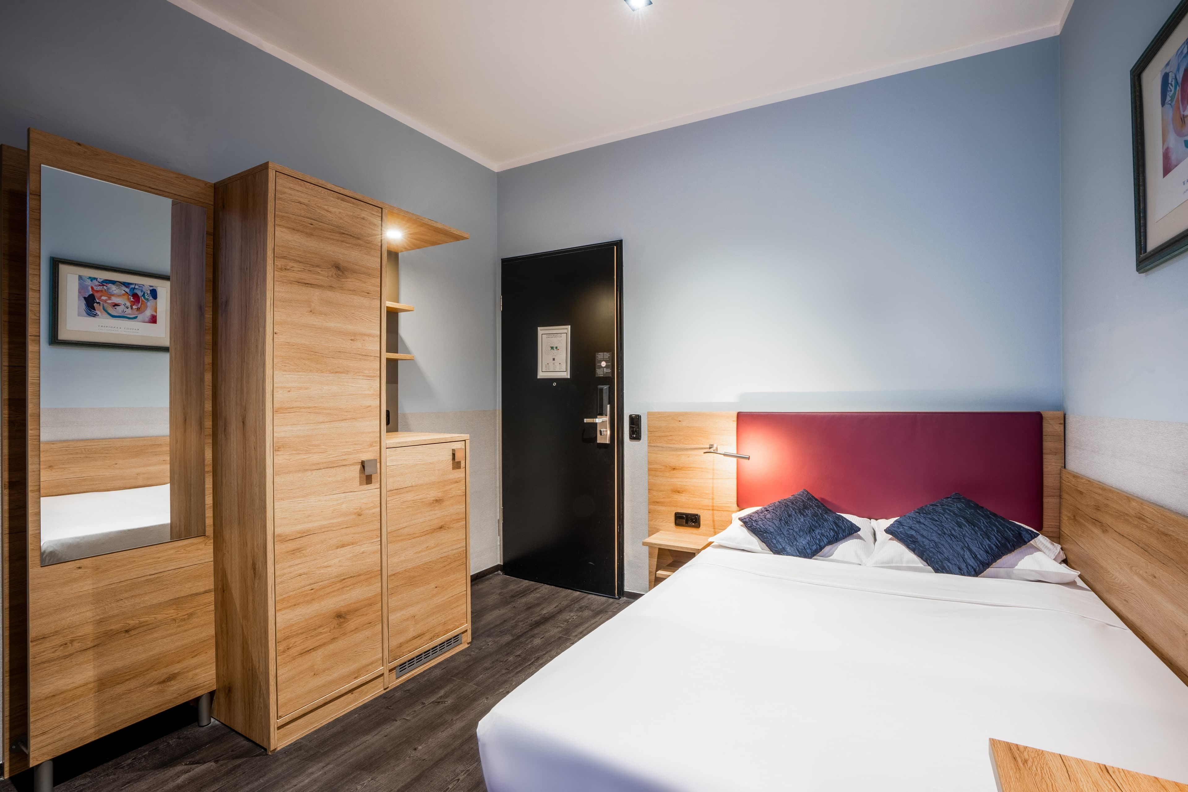 Comfort Hotel Frankfurt Central Station — 12