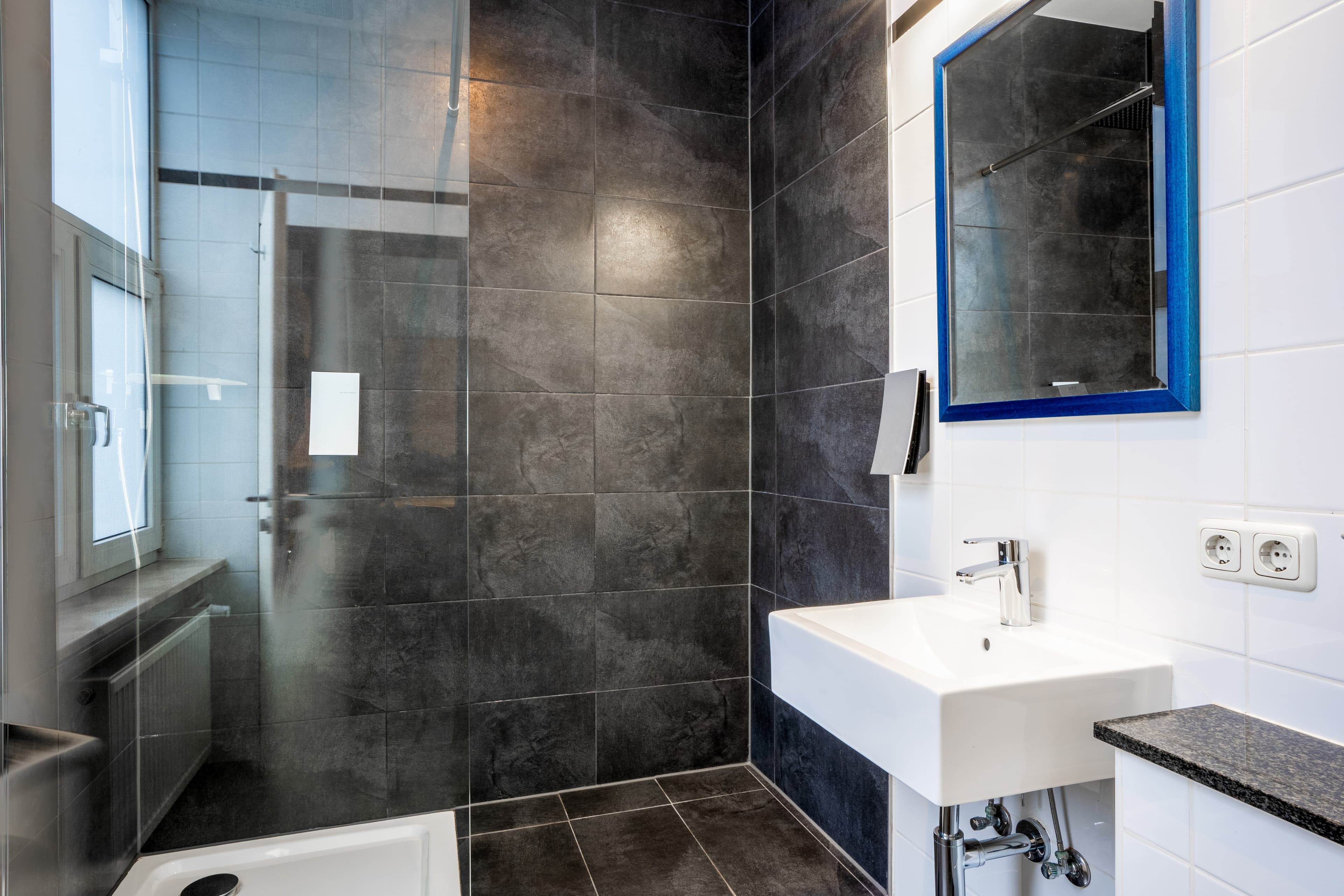Comfort Hotel Frankfurt Central Station — 13
