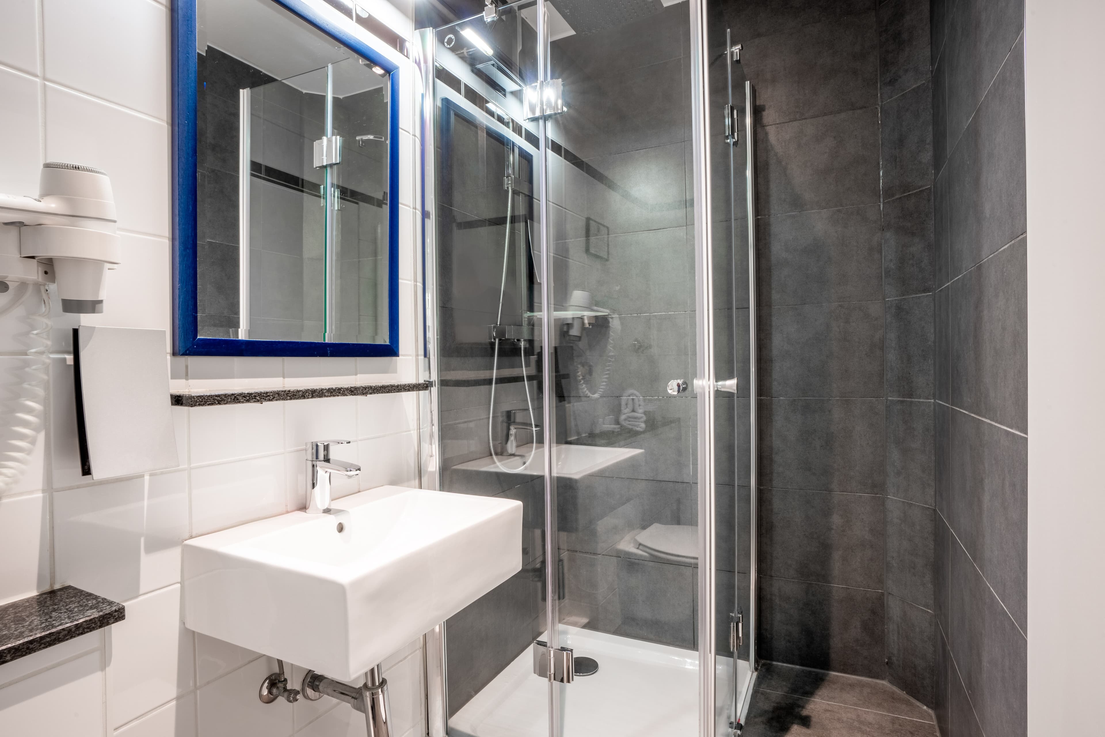 Comfort Hotel Frankfurt Central Station — 25