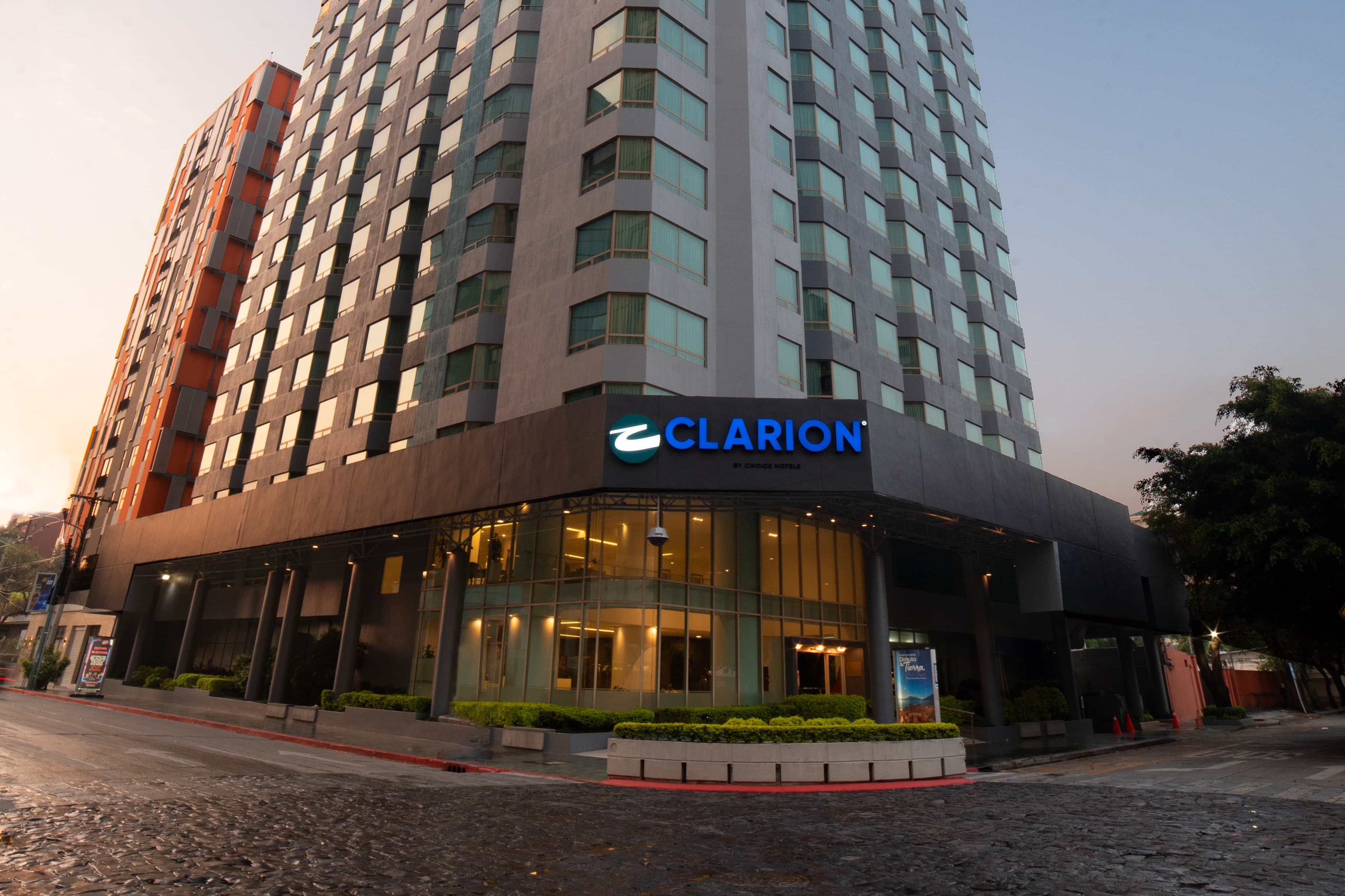 Clarion Suites Guatemala City - Image 1