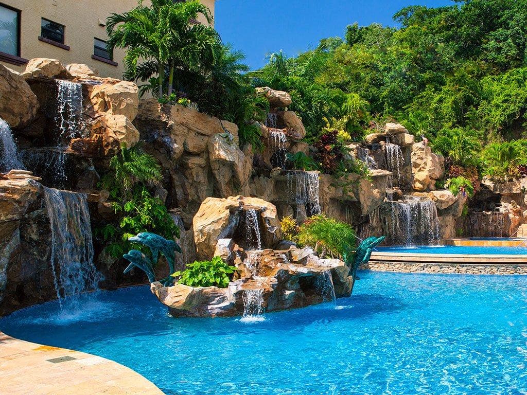 Clarion Suites Roatan at Pineapple Villas - Image 1