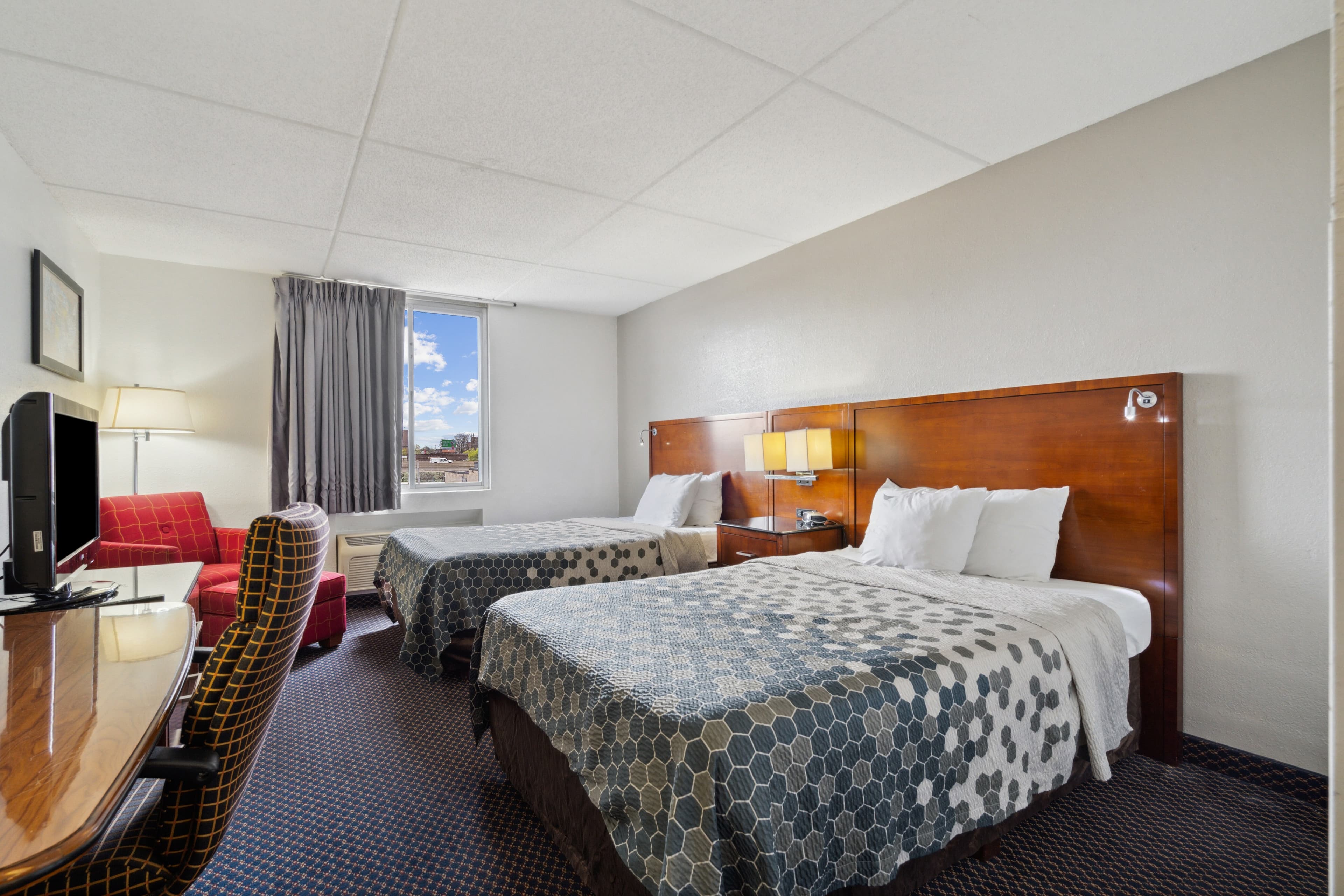 Econo Lodge Inn & Suites Waterloo Downtown — 6