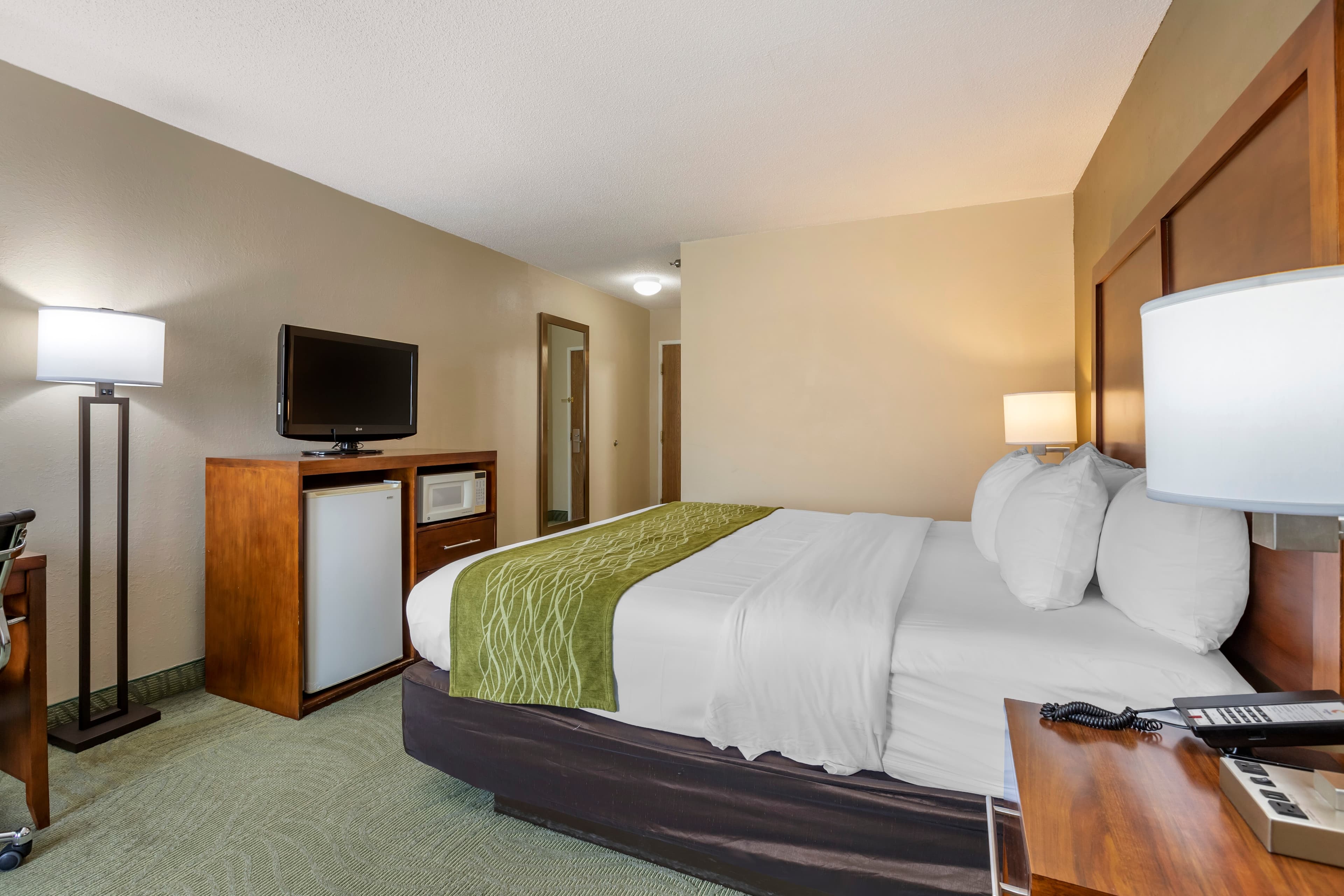 Comfort Inn Muscatine near Hwy 61 - Image 3