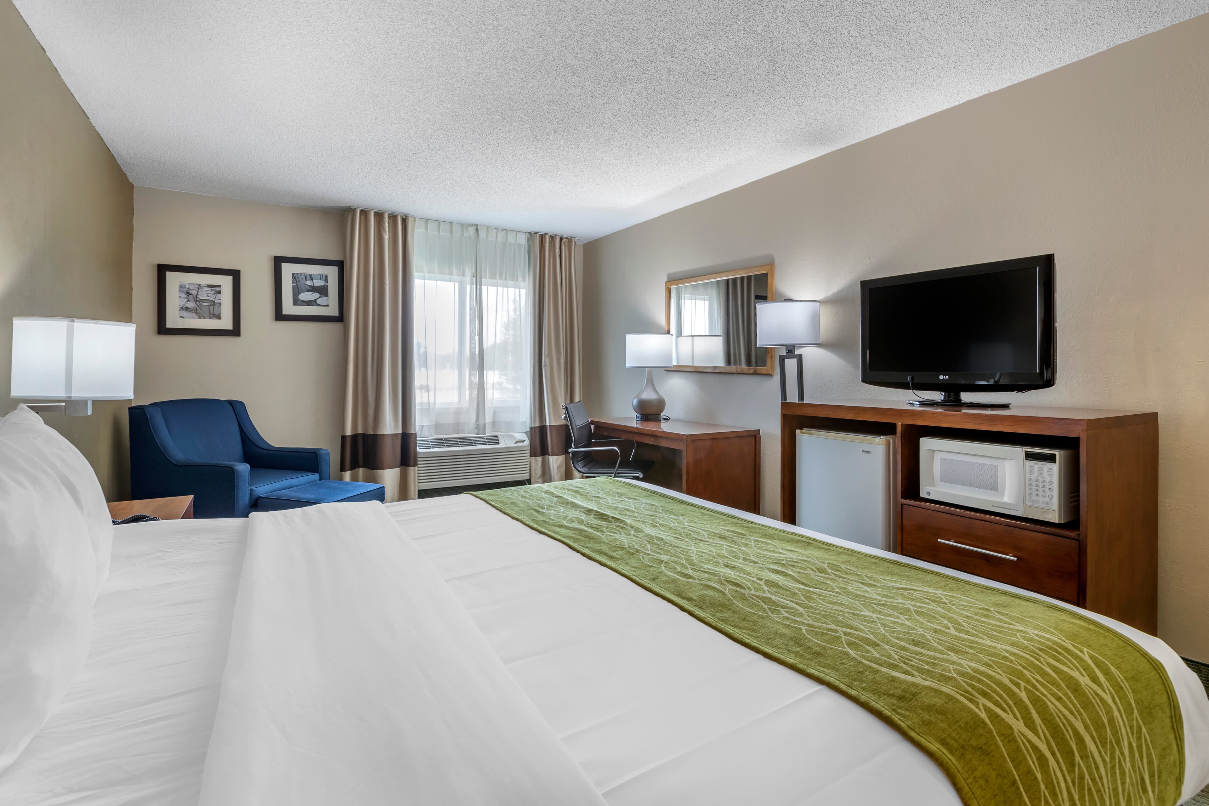 Comfort Inn Muscatine near Hwy 61 - Image 4
