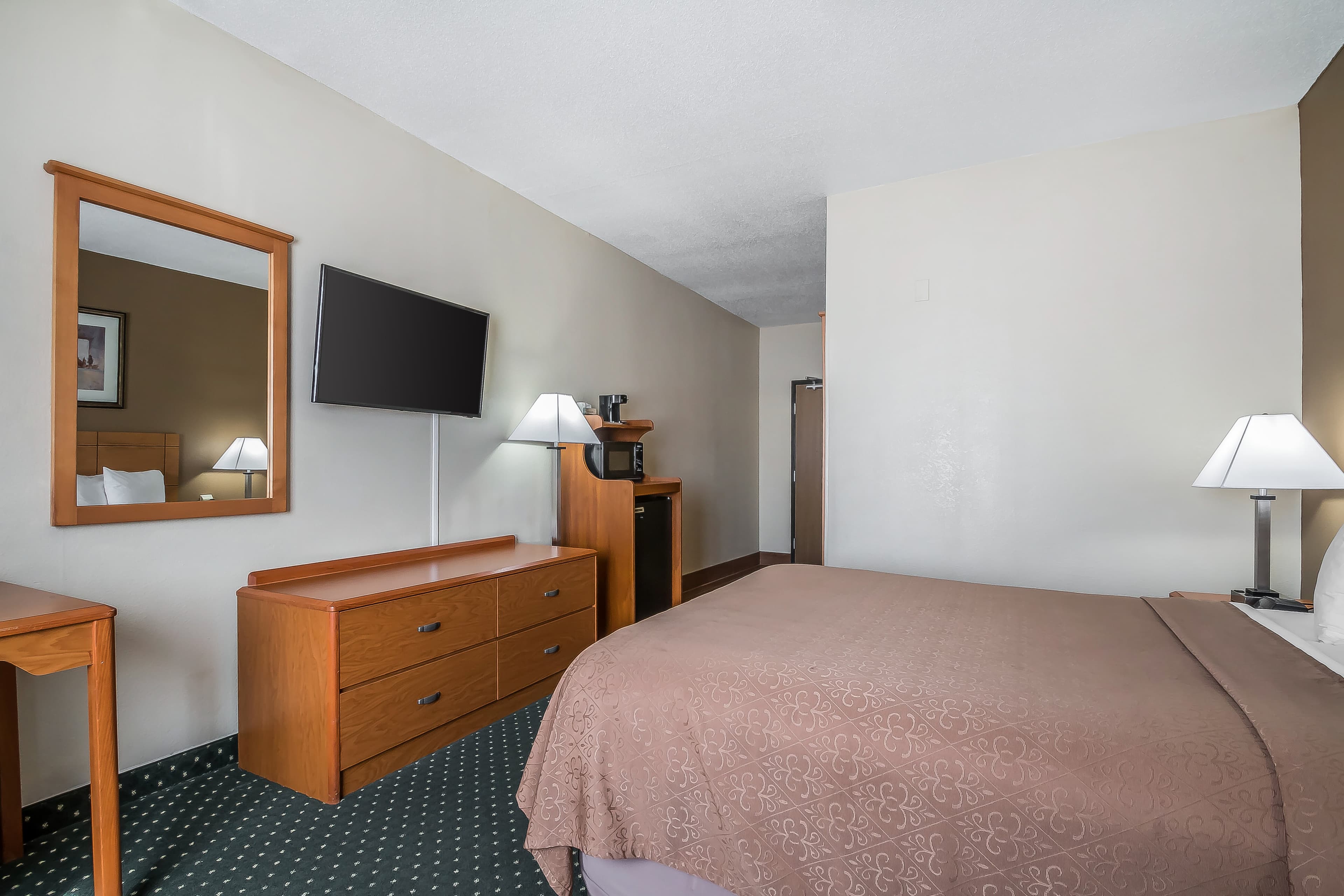Quality Inn Coralville - Iowa River Landing - Image 4